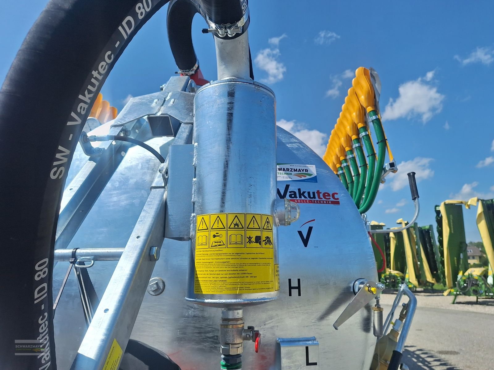 Pumpfass des Typs Vakutec VA 8600 + Schleppschu, Neumaschine in Gampern (Bild 27)