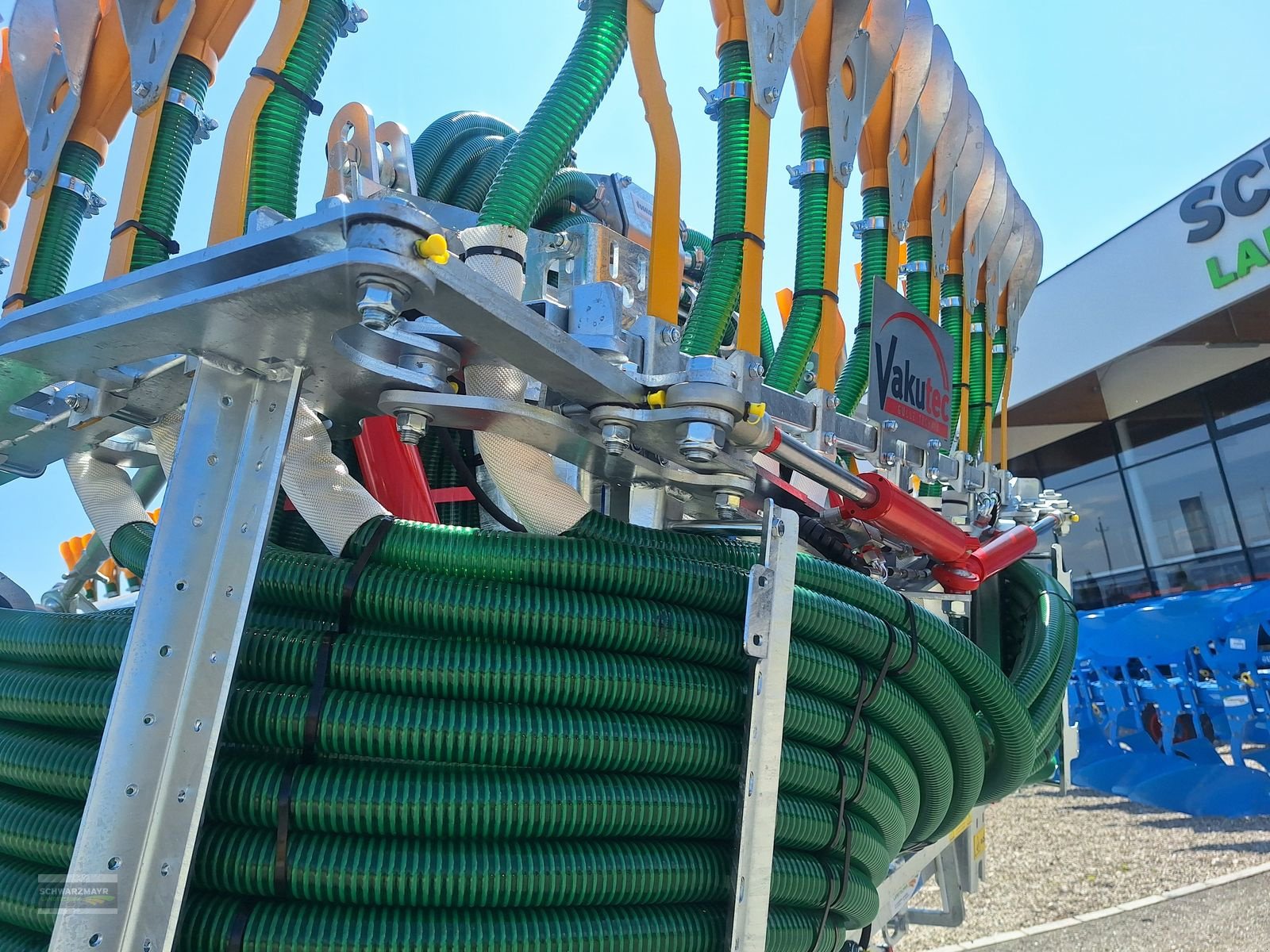 Pumpfass des Typs Vakutec VA 8600 + Schleppschu, Neumaschine in Gampern (Bild 10)