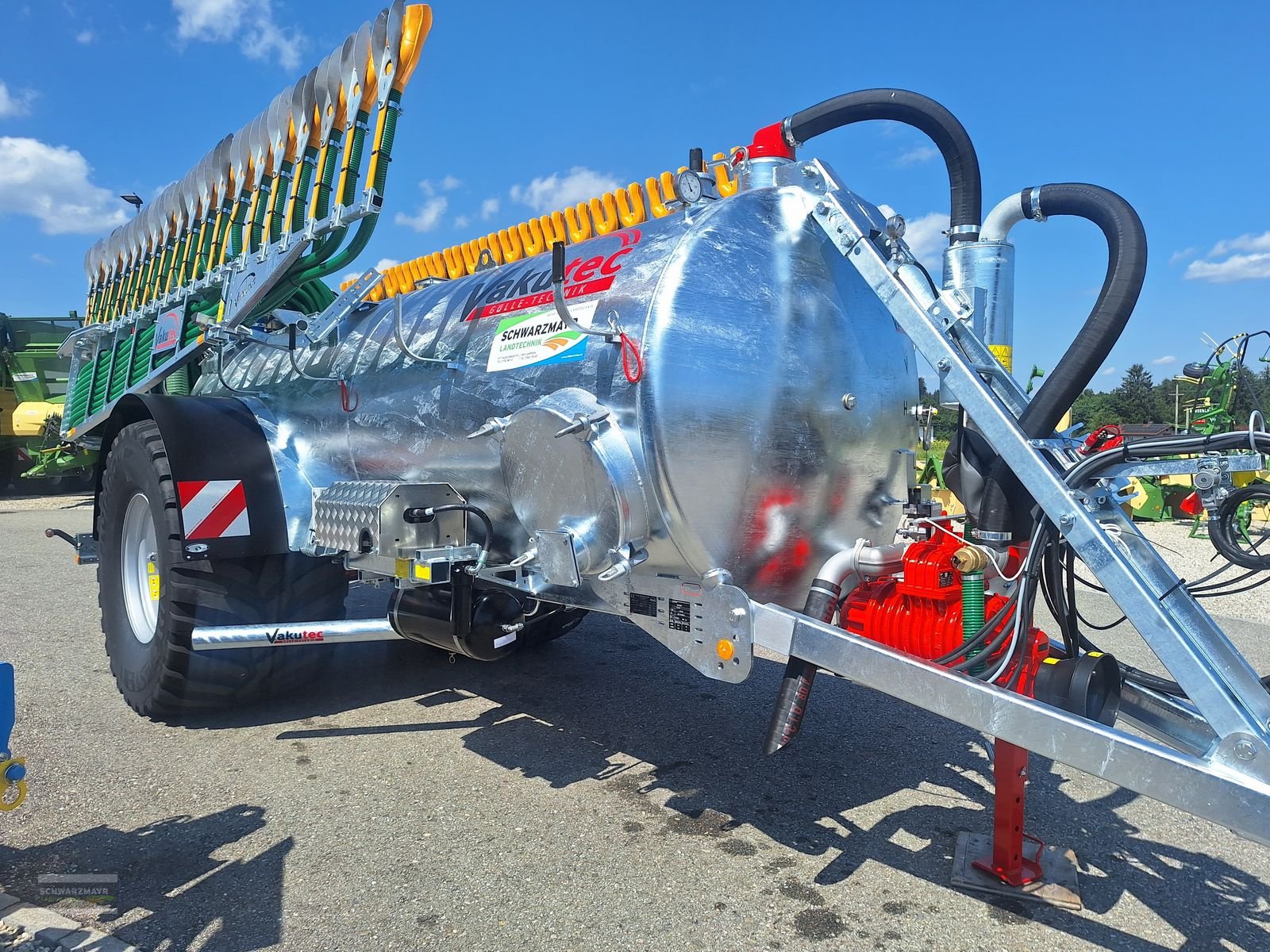 Pumpfass des Typs Vakutec VA 8600 + Schleppschu, Neumaschine in Gampern (Bild 5)