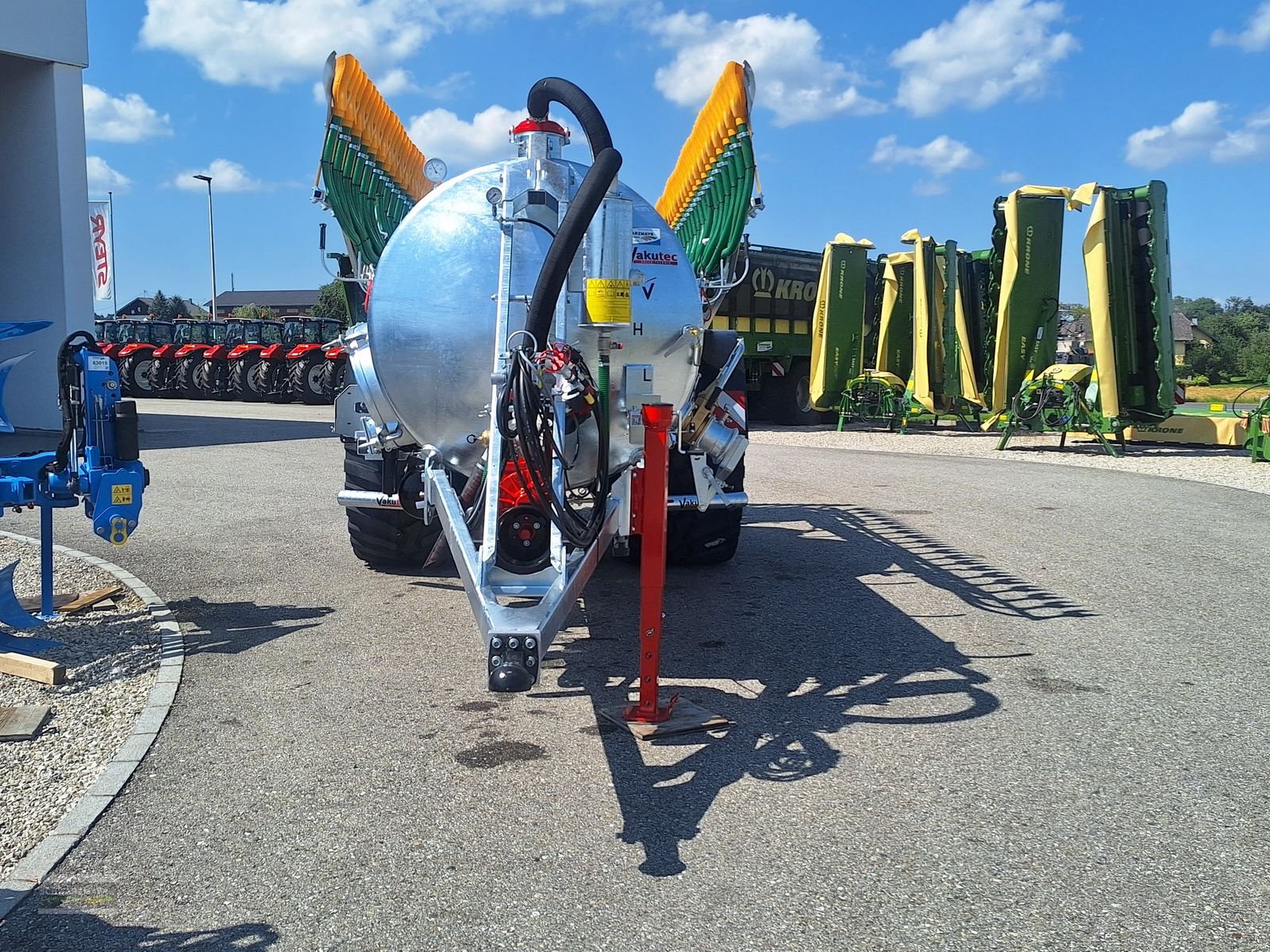 Pumpfass des Typs Vakutec VA 8600 + Schleppschu, Neumaschine in Gampern (Bild 4)