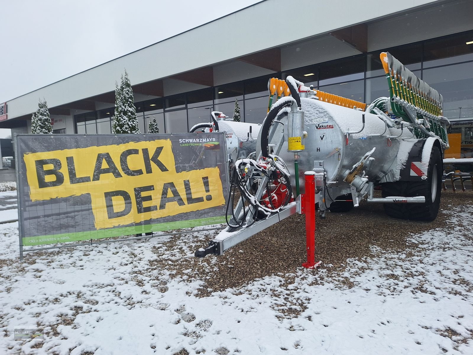 Pumpfass des Typs Vakutec VA 8600 + Schleppschu, Neumaschine in Gampern (Bild 1)