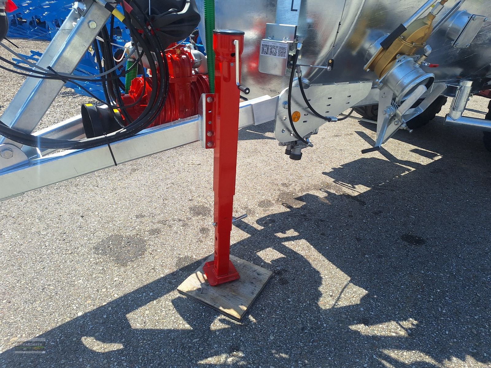 Pumpfass des Typs Vakutec VA 8600 + Schleppschu, Neumaschine in Gampern (Bild 24)