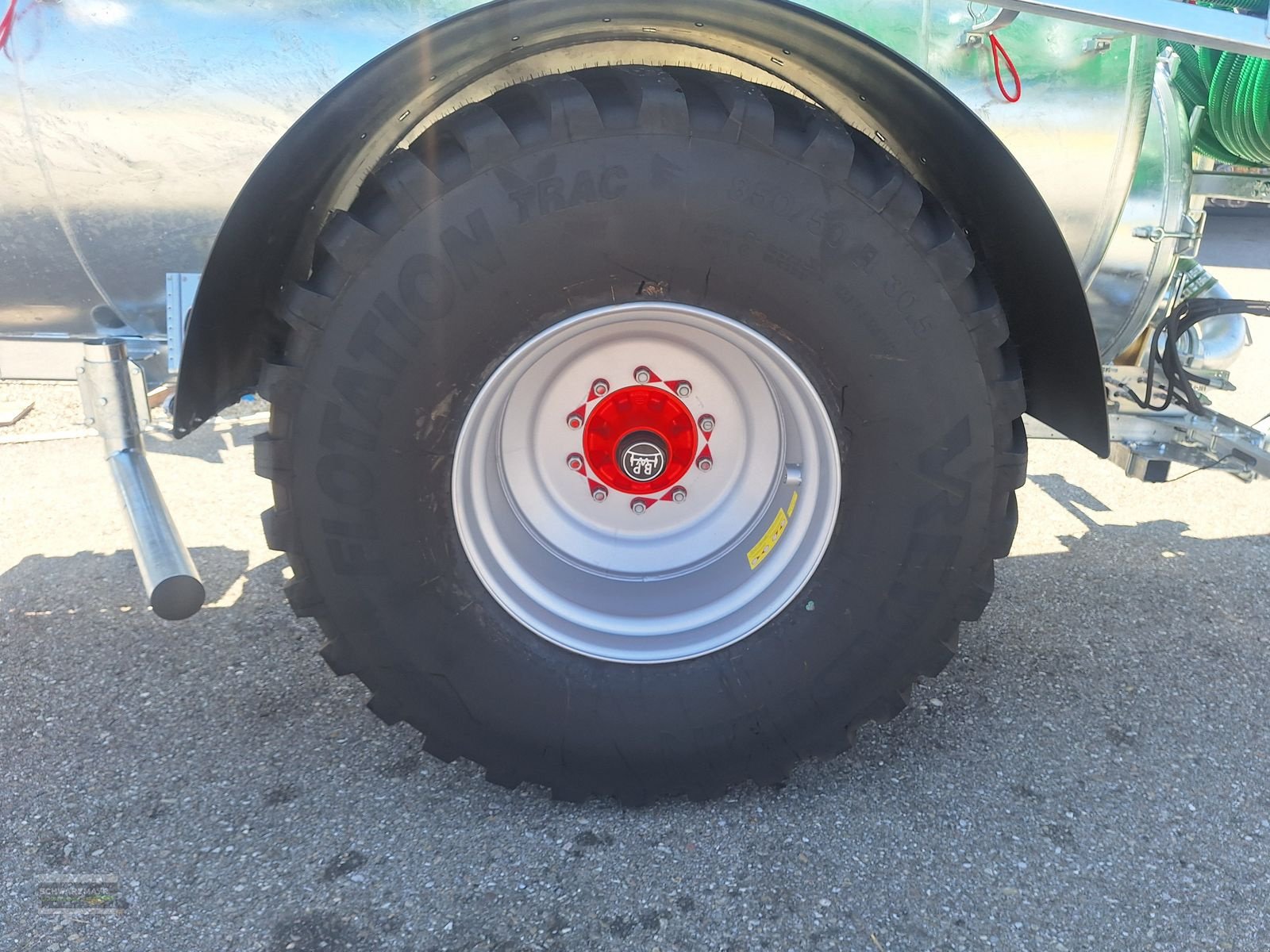 Pumpfass des Typs Vakutec VA 8600 + Schleppschu, Neumaschine in Gampern (Bild 18)