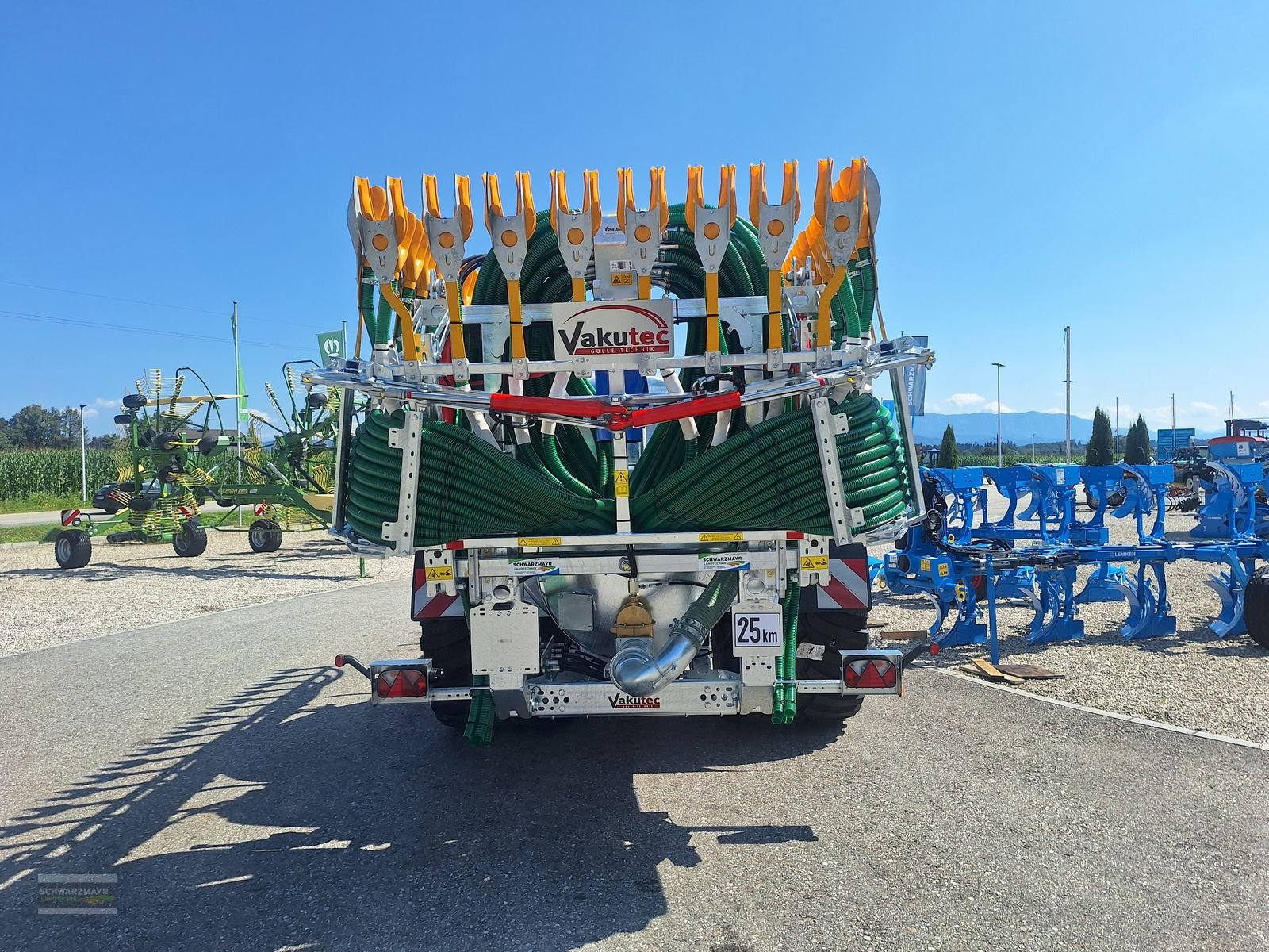 Pumpfass des Typs Vakutec VA 8600 + Schleppschu, Neumaschine in Gampern (Bild 8)