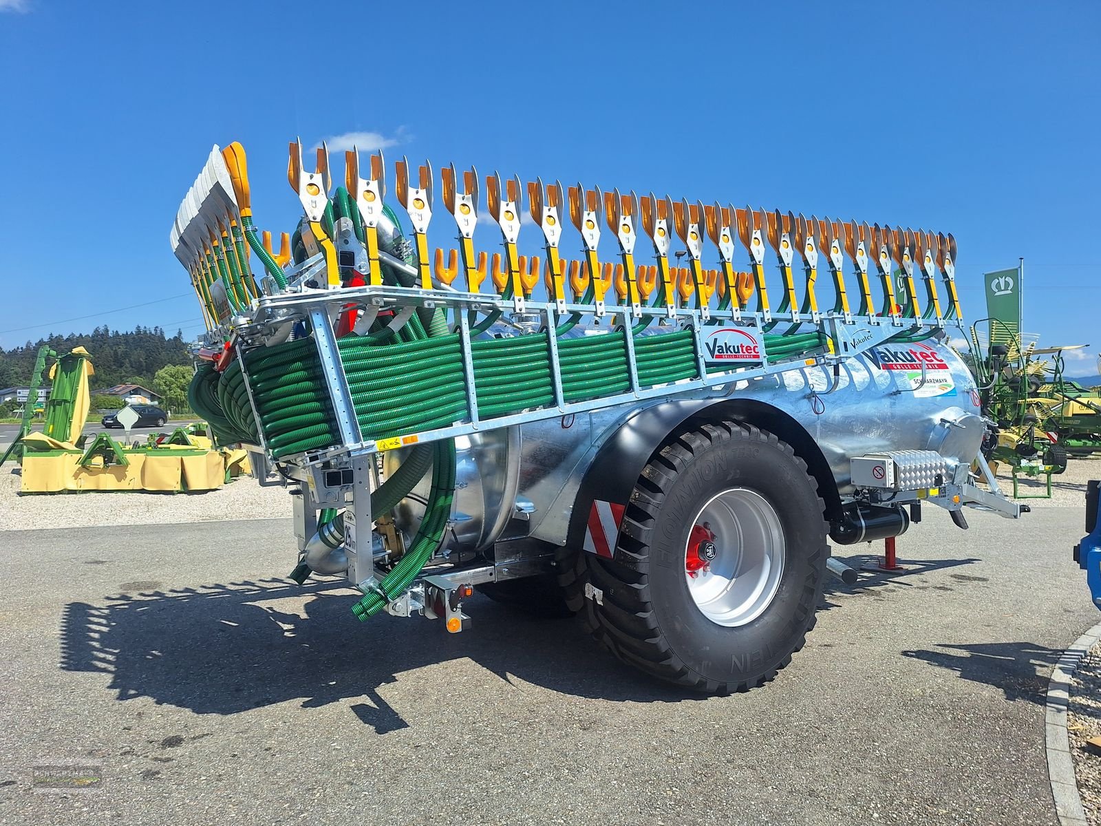 Pumpfass des Typs Vakutec VA 8600 + Schleppschu, Neumaschine in Gampern (Bild 7)