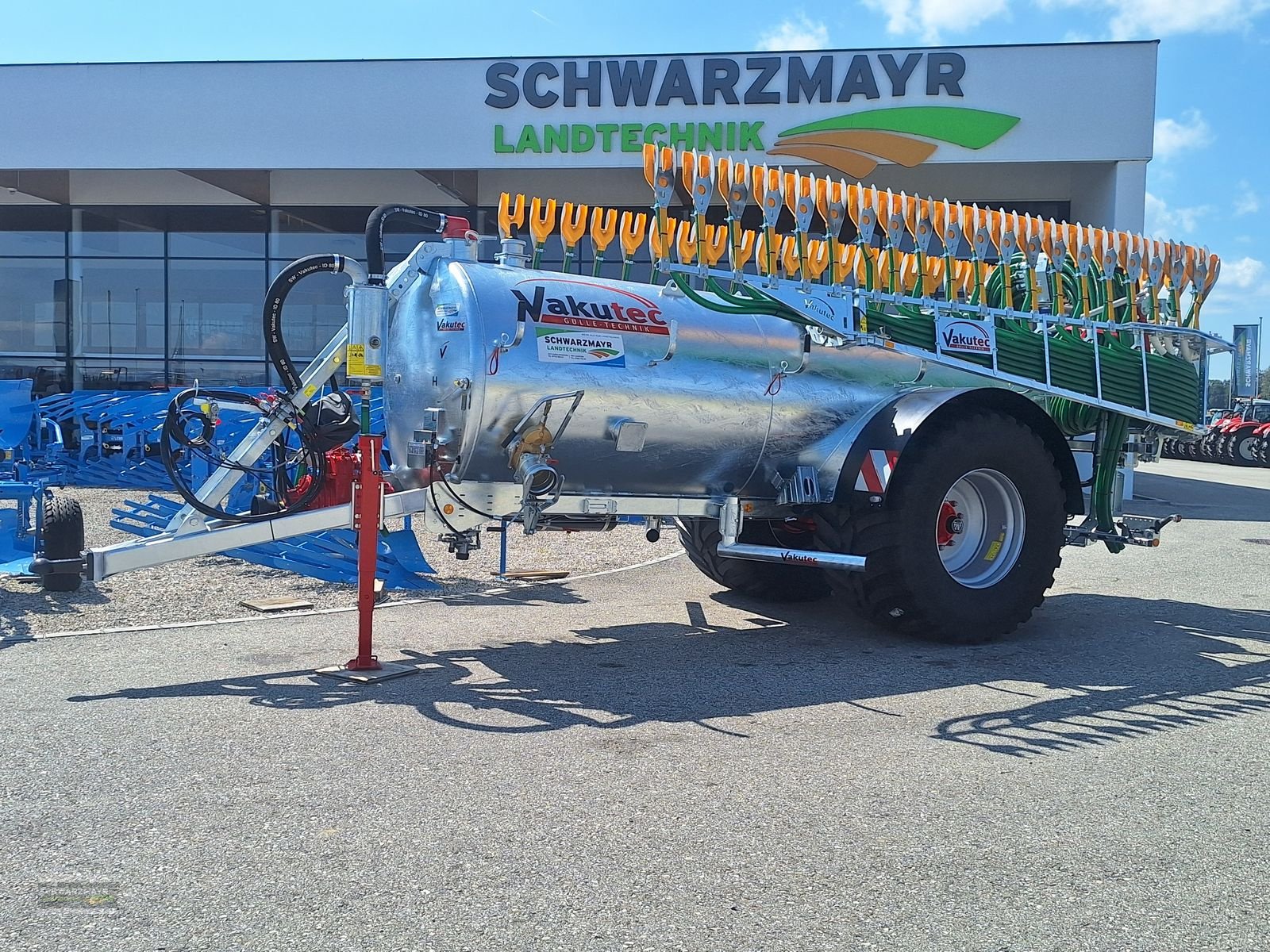 Pumpfass des Typs Vakutec VA 8600 + Schleppschu, Neumaschine in Gampern (Bild 3)