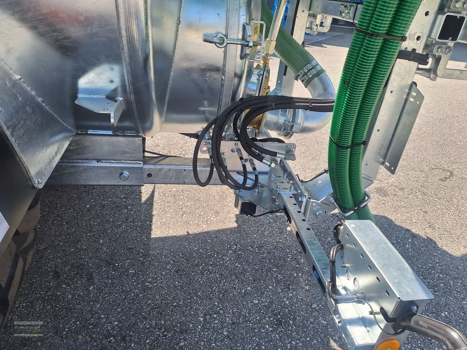 Pumpfass des Typs Vakutec VA 8600 + Schleppschu, Neumaschine in Gampern (Bild 16)