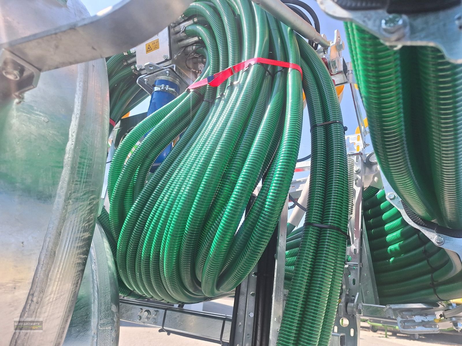 Pumpfass des Typs Vakutec VA 8600 + Schleppschu, Neumaschine in Gampern (Bild 17)