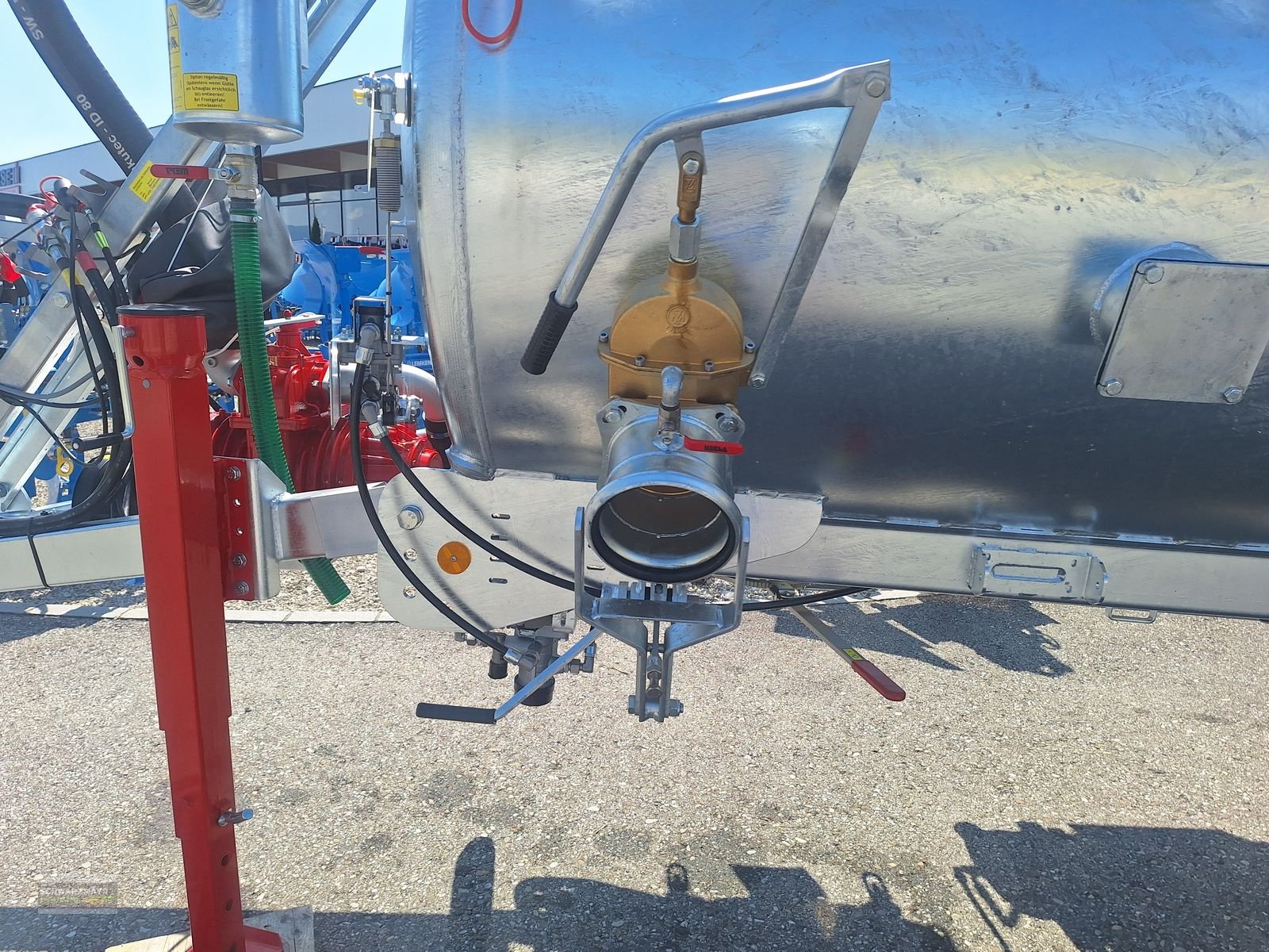 Pumpfass des Typs Vakutec VA 8600 + Schleppschu, Neumaschine in Gampern (Bild 21)