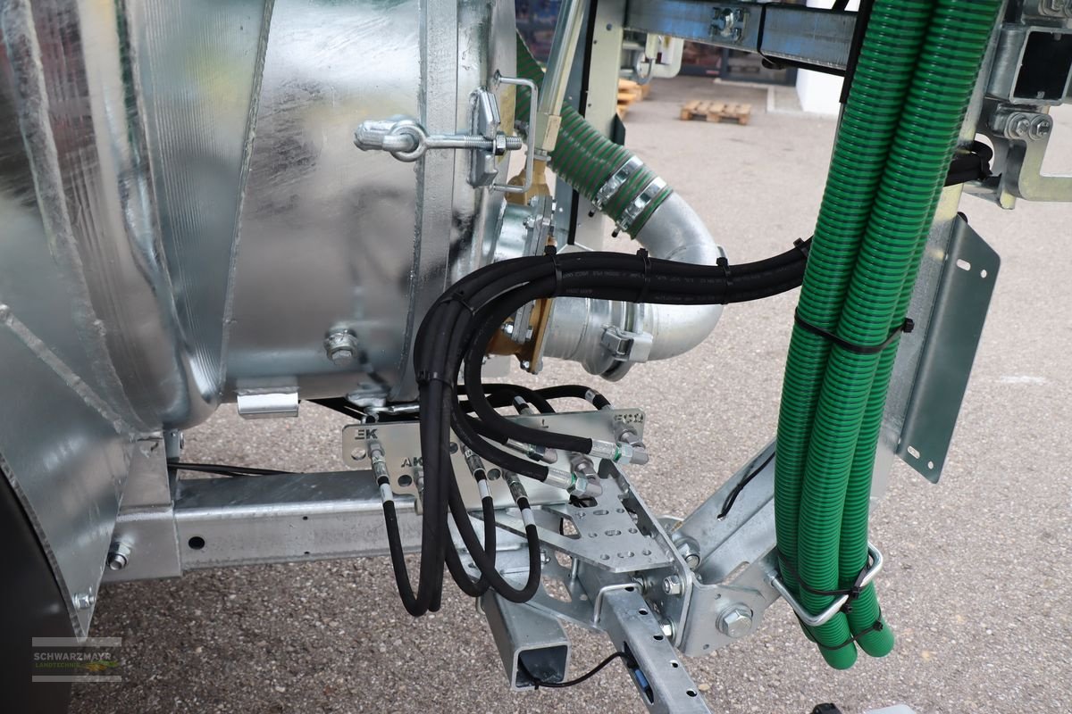 Pumpfass des Typs Vakutec VA 8600 + Schleppschuhverteiler, Neumaschine in Gampern (Bild 18)