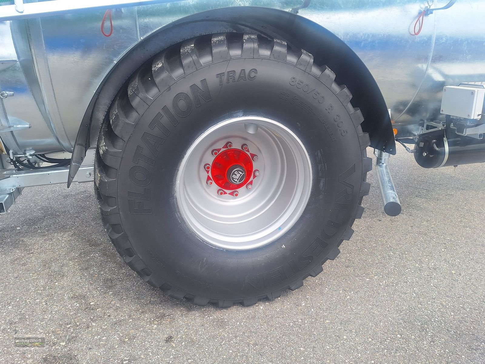 Pumpfass des Typs Vakutec VA 9500 + Schleppschuh, Neumaschine in Aurolzmünster (Bild 16)