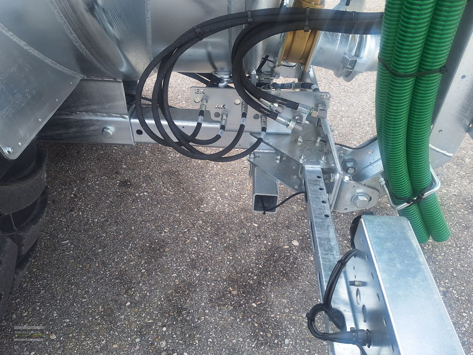 Pumpfass des Typs Vakutec VA 9500 + Schleppschuh, Neumaschine in Aurolzmünster (Bild 11)