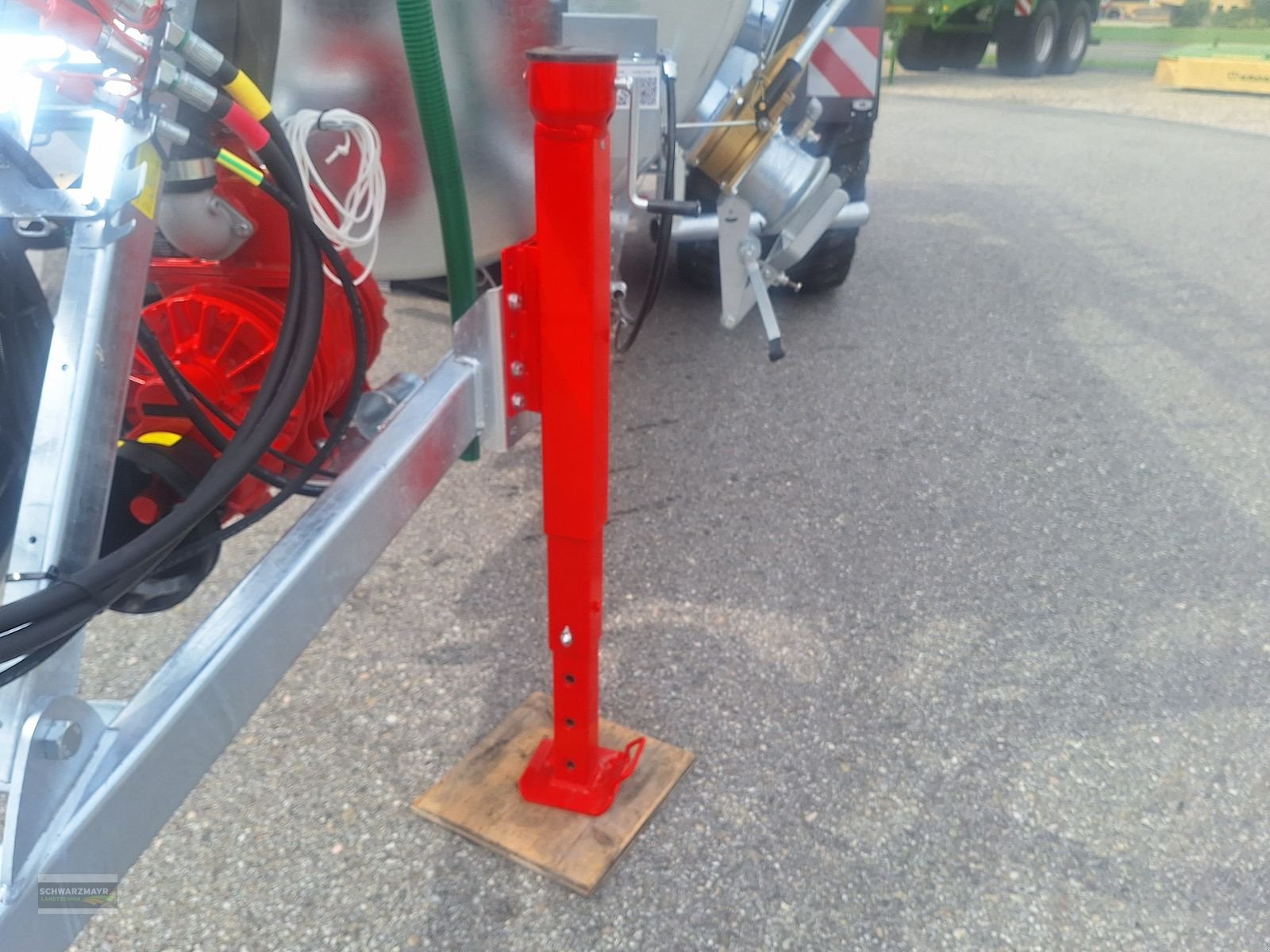 Pumpfass des Typs Vakutec VA 9500 + Schleppschuh, Neumaschine in Aurolzmünster (Bild 25)