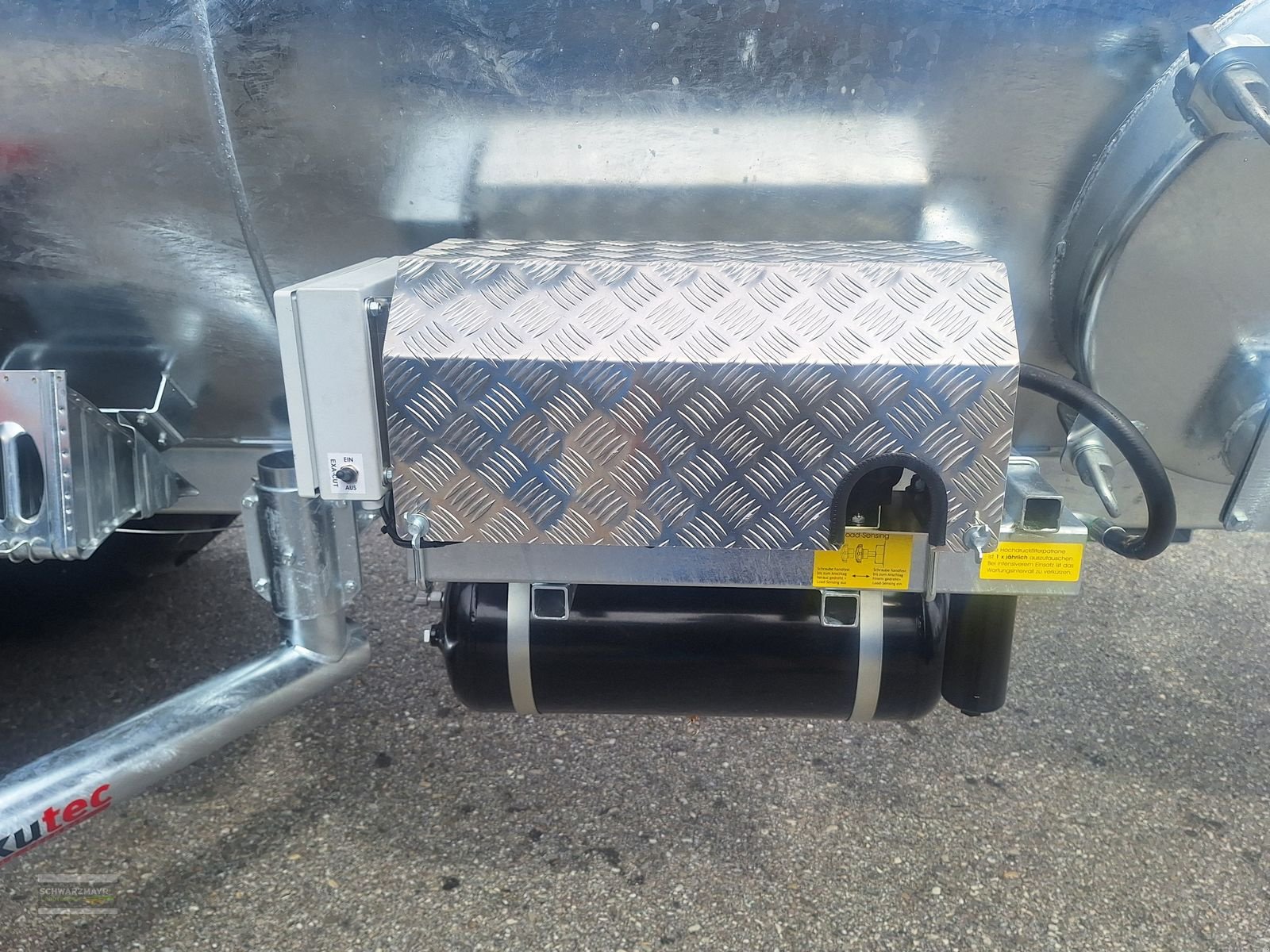 Pumpfass des Typs Vakutec VA 9500 + Schleppschuh, Neumaschine in Aurolzmünster (Bild 19)