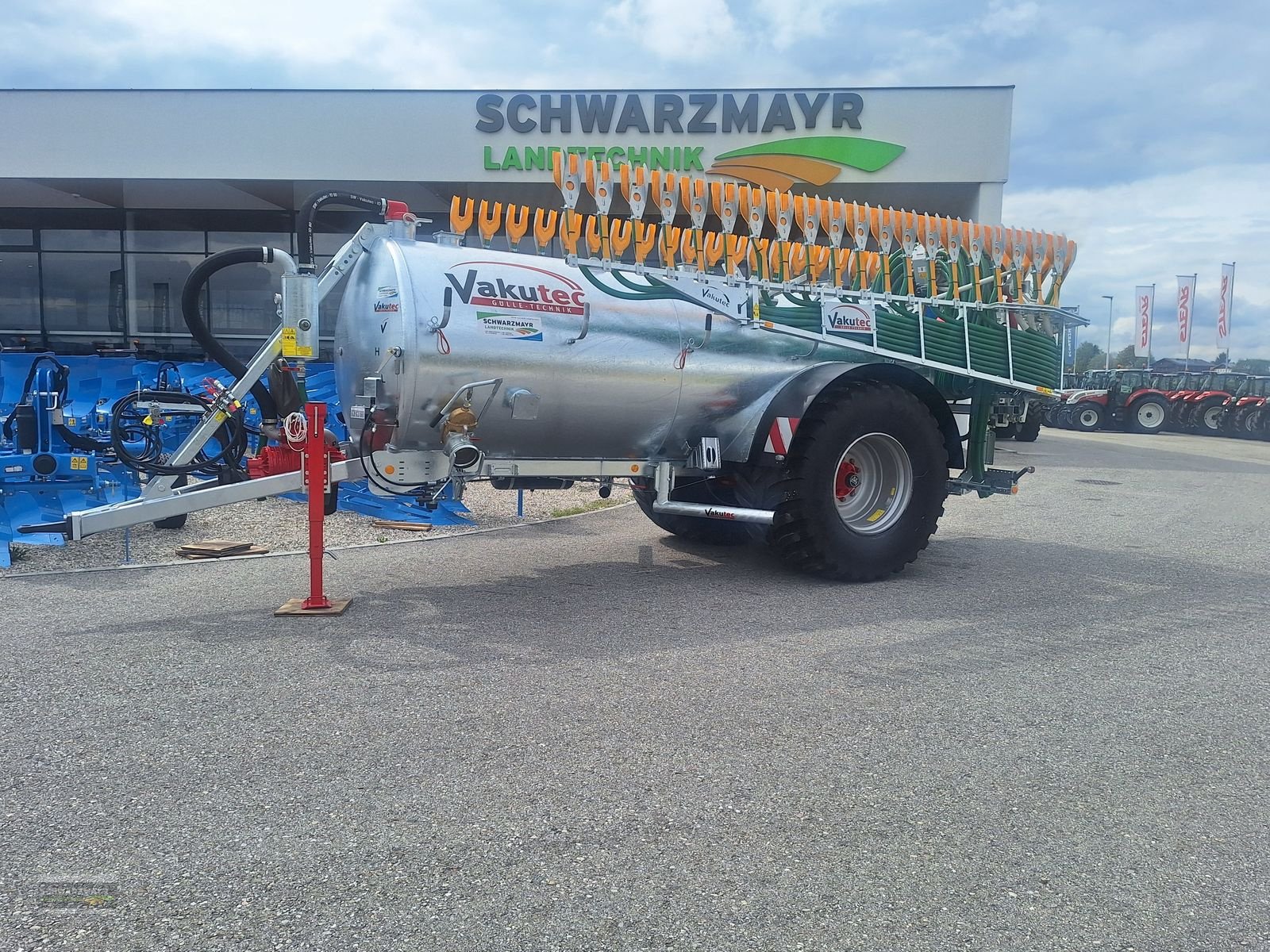 Pumpfass des Typs Vakutec VA 9500 + Schleppschuh, Neumaschine in Aurolzmünster (Bild 4)