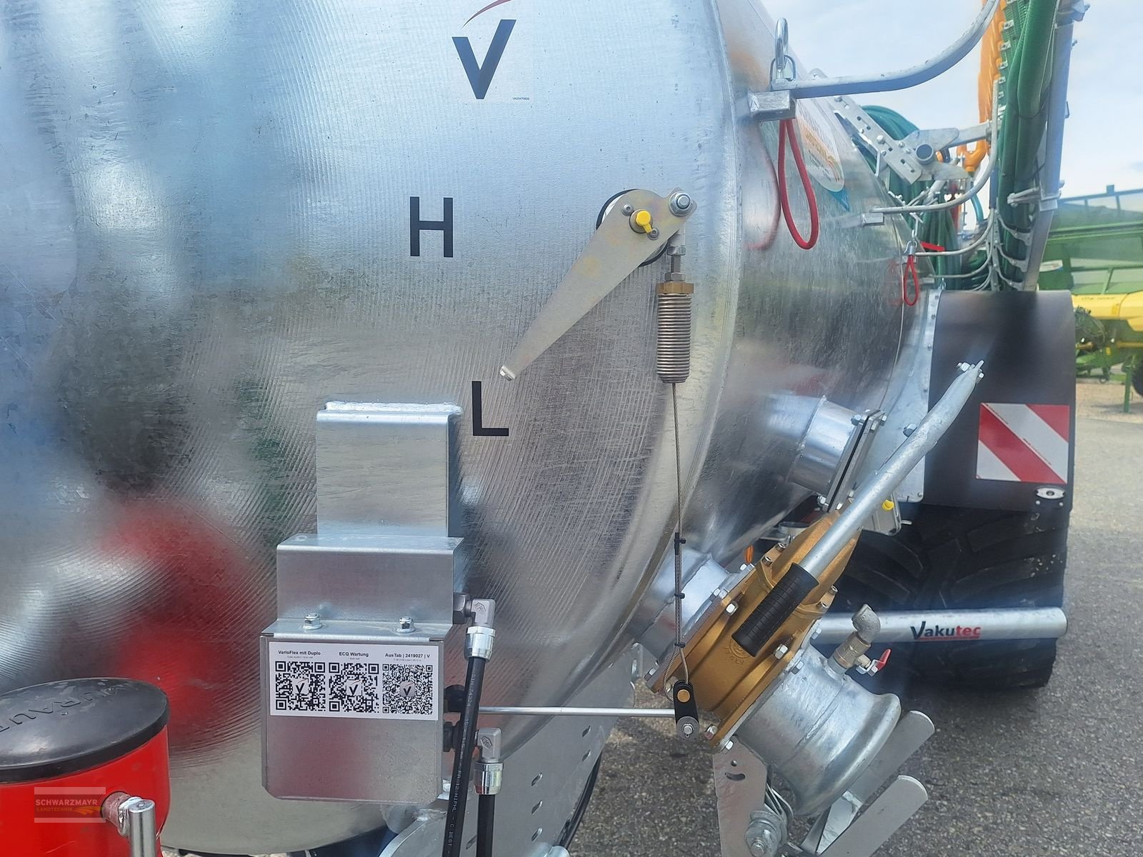 Pumpfass des Typs Vakutec VA 9500 + Schleppschuh, Neumaschine in Aurolzmünster (Bild 26)