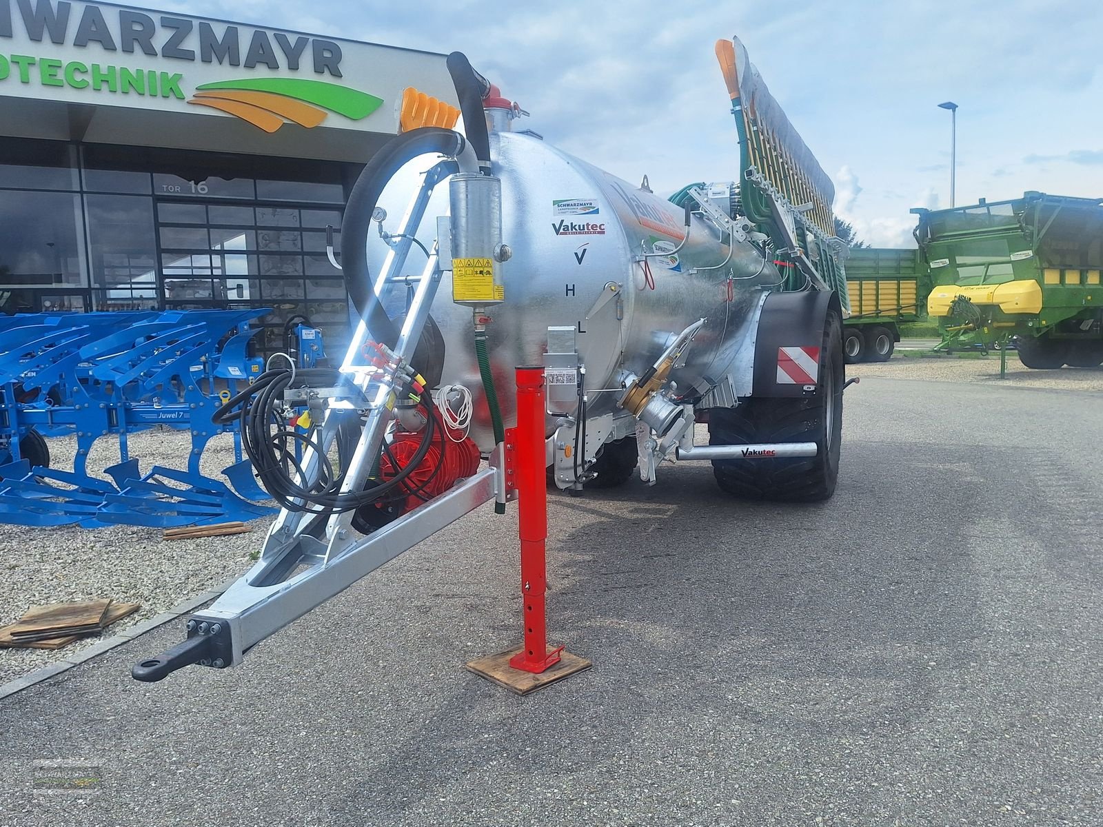 Pumpfass des Typs Vakutec VA 9500 + Schleppschuh, Neumaschine in Aurolzmünster (Bild 5)