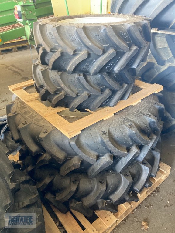 Rad des Typs Alliance 260/70 R16 + 340/85 R28, Neumaschine in Salching bei Straubing (Bild 2)