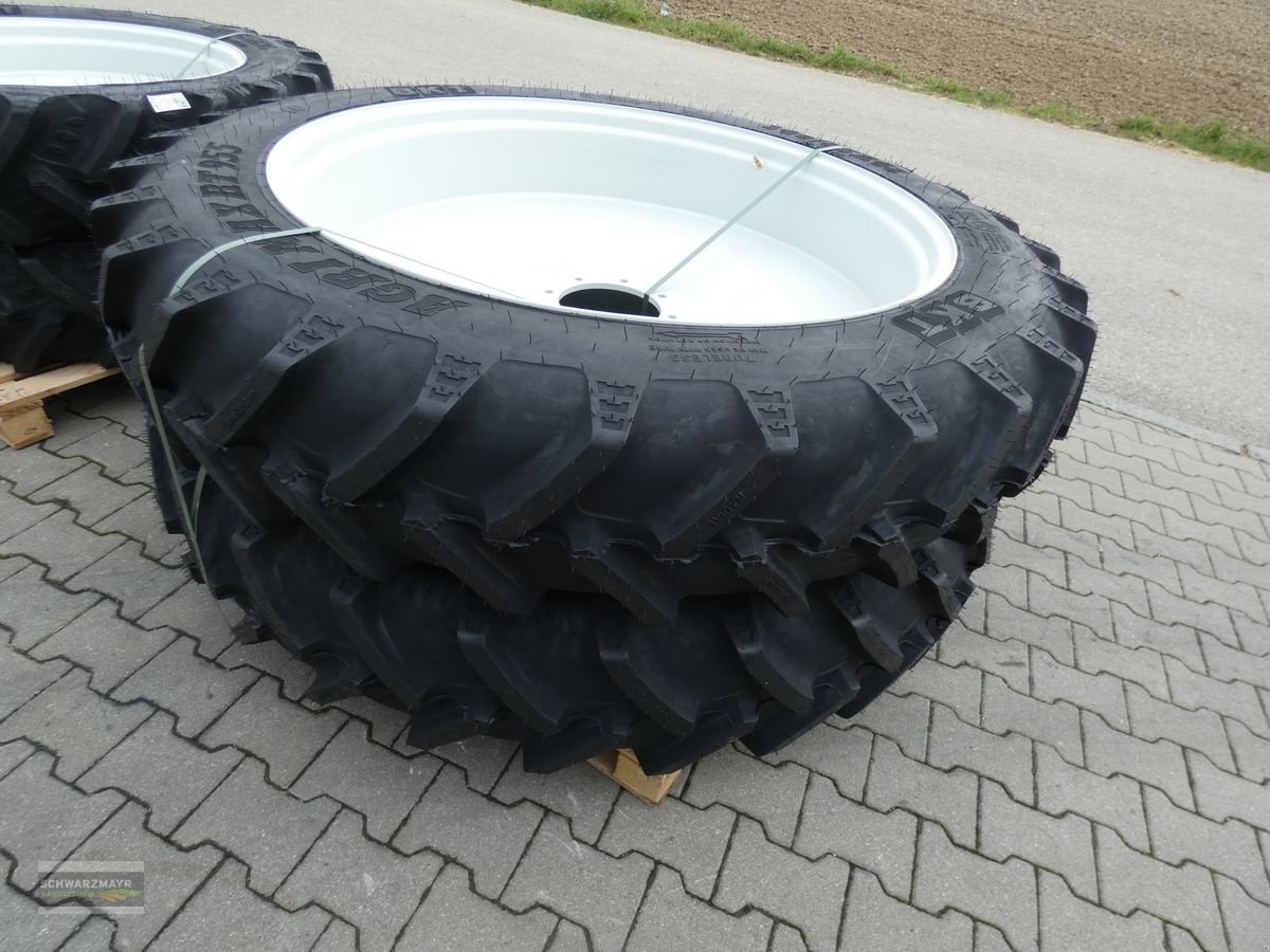 Rad des Typs Alliance 340/85R48+320/85R34, Neumaschine in Gampern (Bild 4)