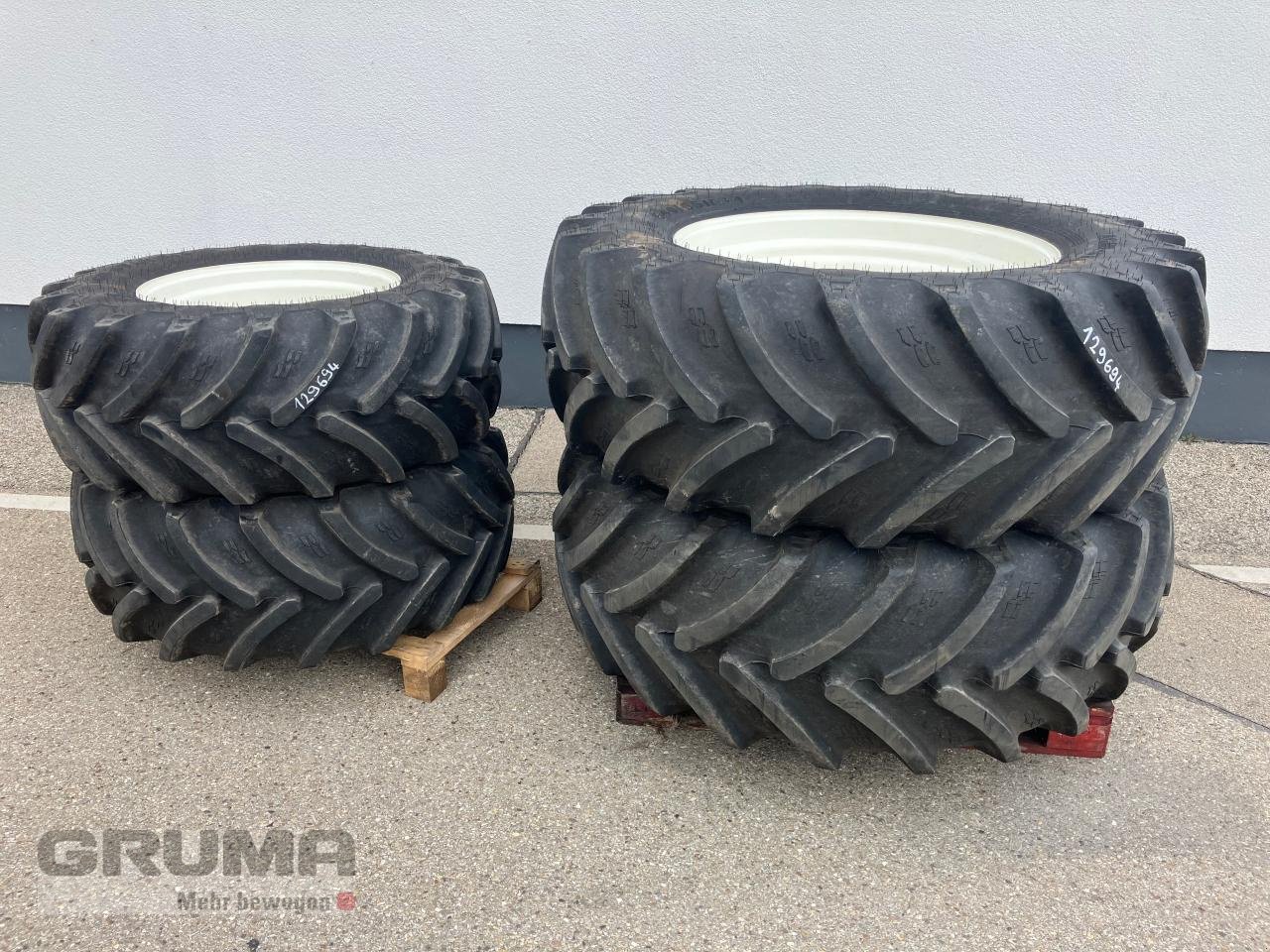 Rad des Typs Alliance 440/65R24 u. 540/65R34, Neumaschine in Friedberg-Derching (Bild 1)