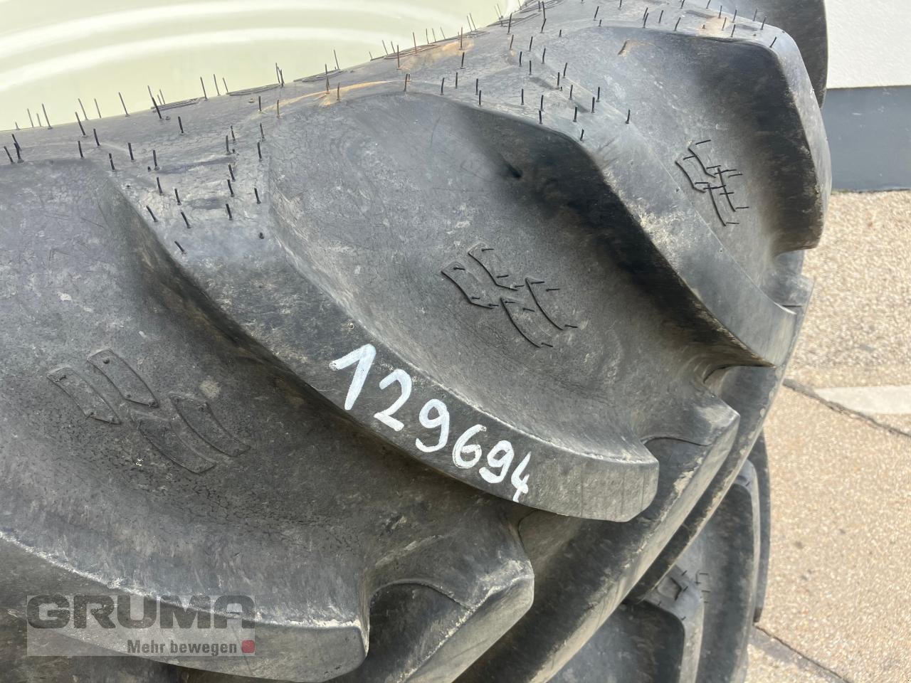 Rad des Typs Alliance 440/65R24 u. 540/65R34, Neumaschine in Friedberg-Derching (Bild 6)