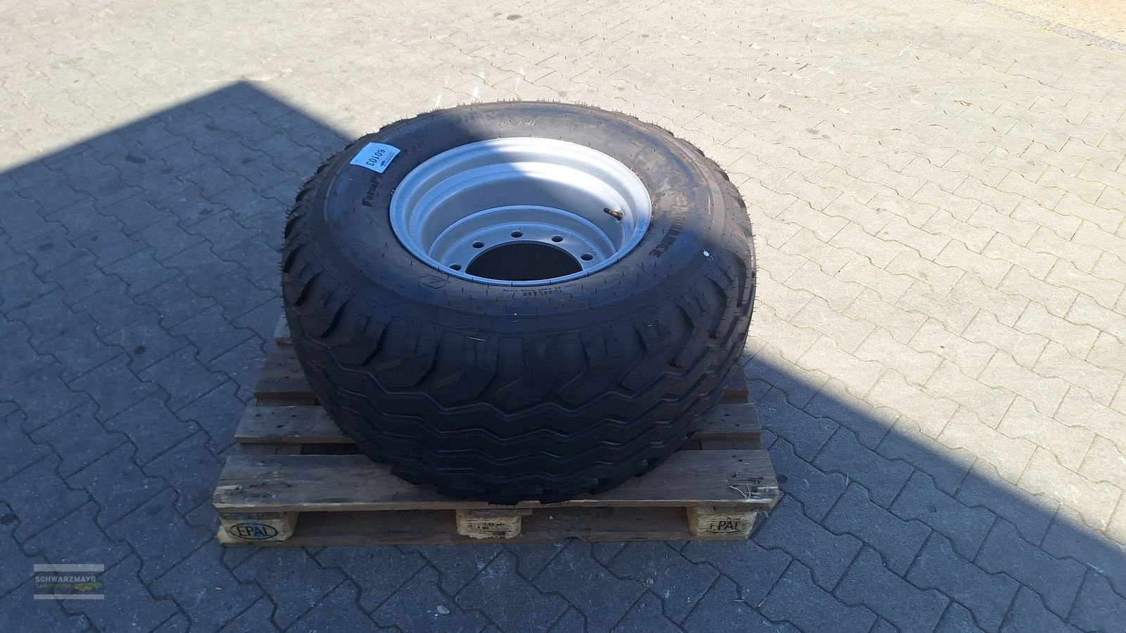 Rad des Typs Alliance 500/55-20 10L ET0, Neumaschine in Aurolzmünster (Bild 5)