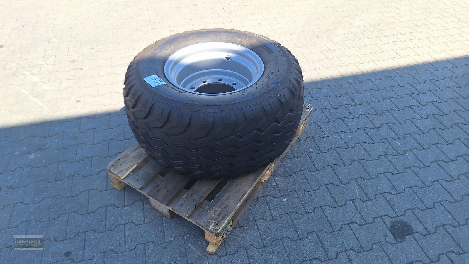 Rad des Typs Alliance 500/55-20 10L ET0, Neumaschine in Aurolzmünster (Bild 7)