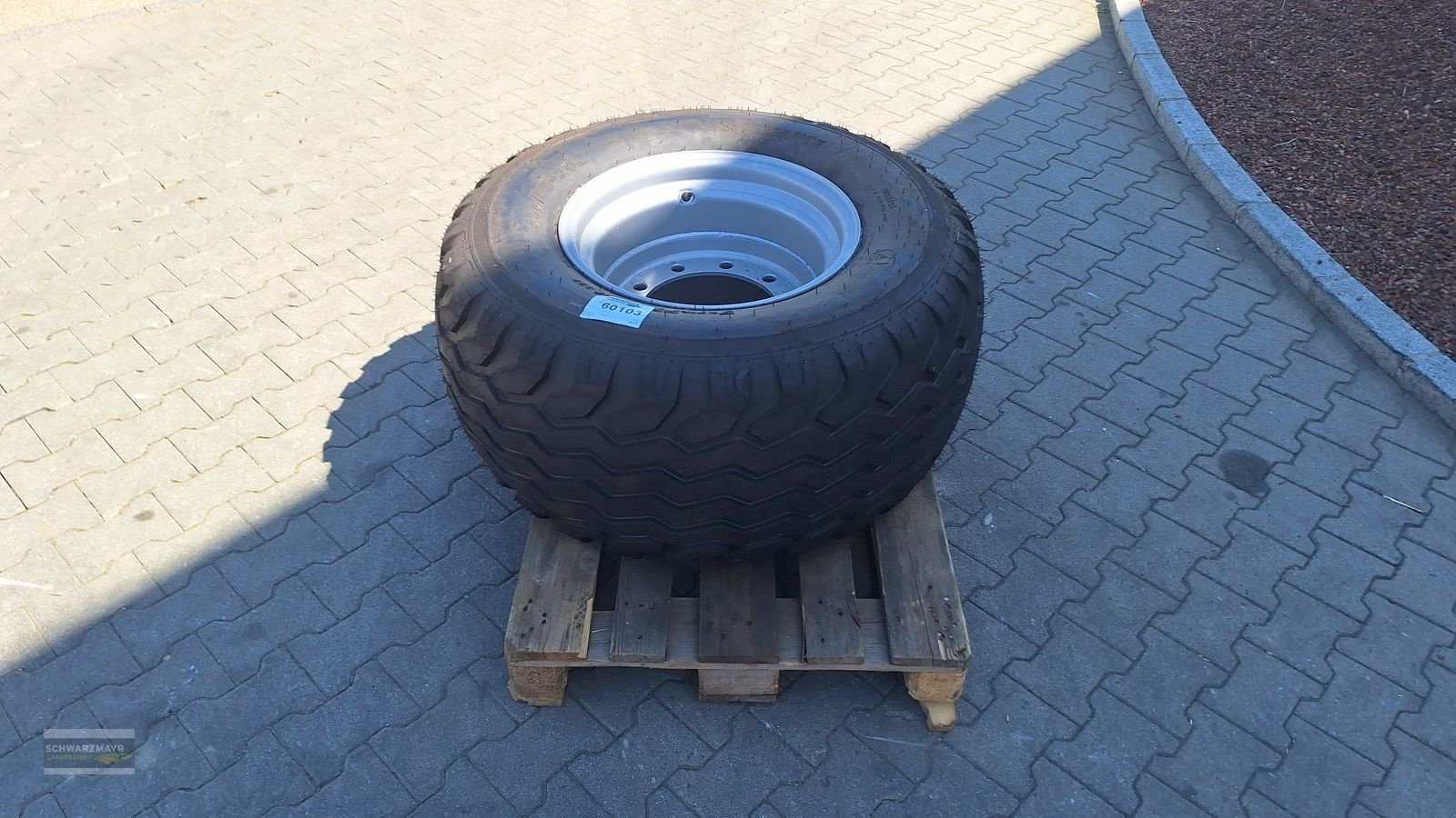 Rad des Typs Alliance 500/55-20 10L ET0, Neumaschine in Aurolzmünster (Bild 8)