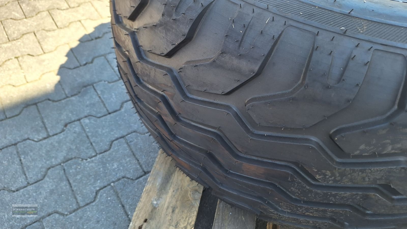 Rad des Typs Alliance 500/55-20 10L ET0, Neumaschine in Aurolzmünster (Bild 9)