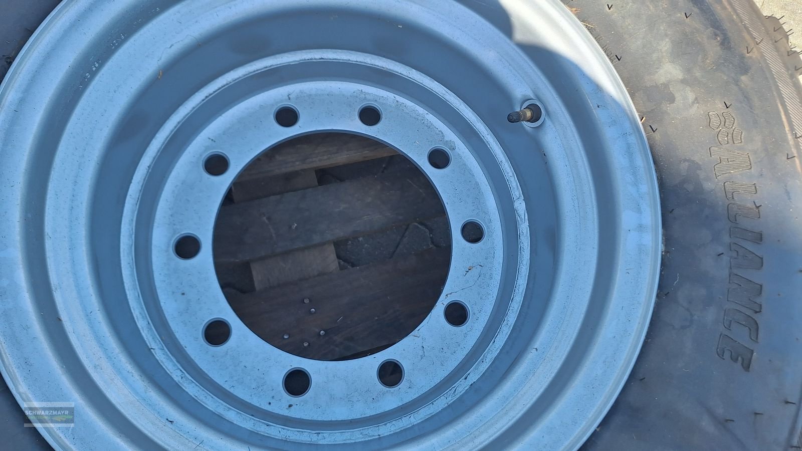 Rad des Typs Alliance 500/55-20 10L ET0, Neumaschine in Aurolzmünster (Bild 11)