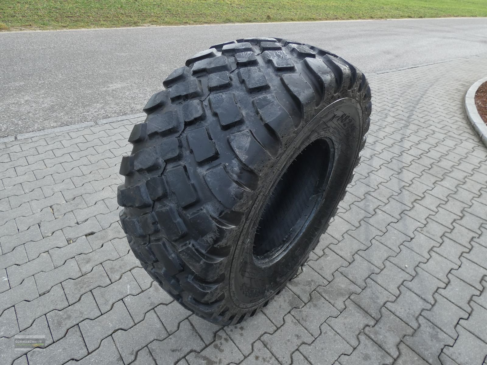 Rad des Typs Alliance 500/60R22,5, Neumaschine in Aurolzmünster (Bild 5)