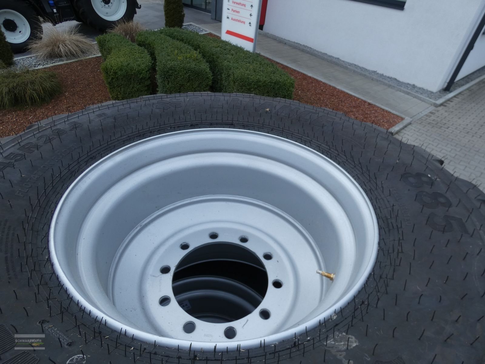 Rad des Typs Alliance 750/45R26,5 885, Neumaschine in Aurolzmünster (Bild 8)