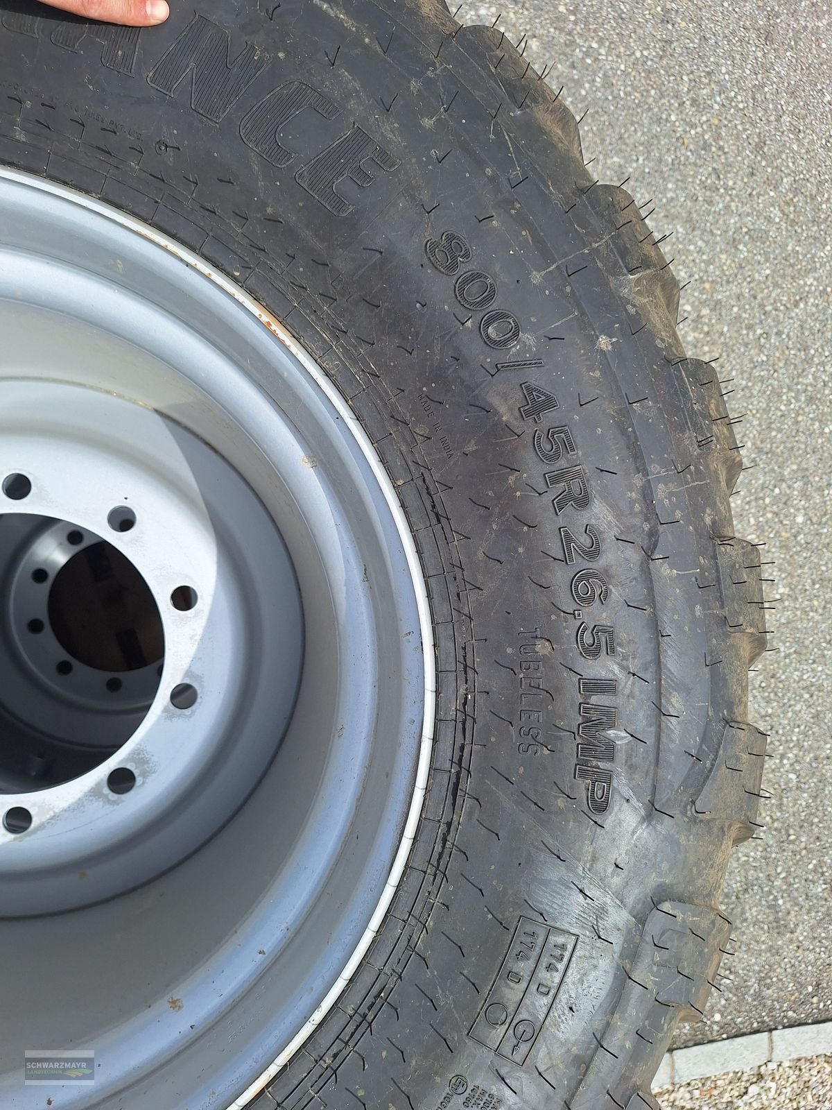 Rad des Typs Alliance 800/45R26,5, Neumaschine in Gampern (Bild 9)
