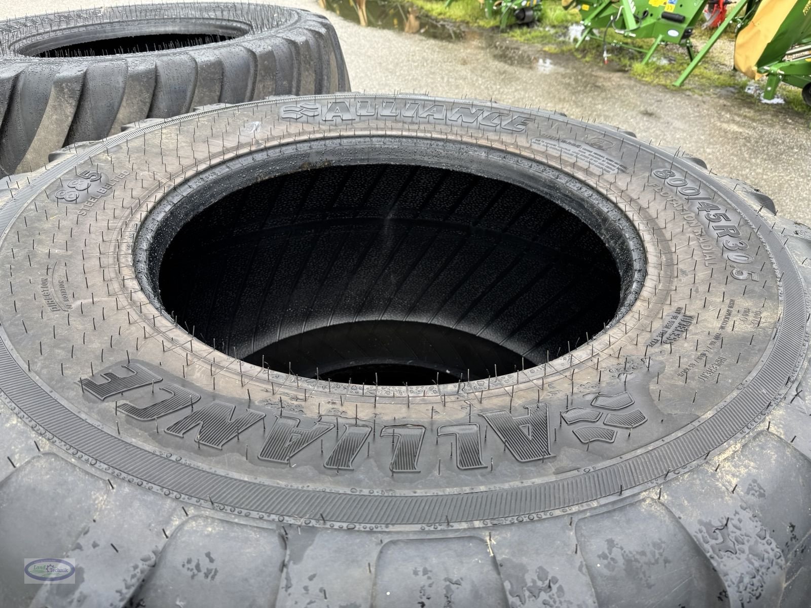 Rad des Typs Alliance 800/45R30.5, Neumaschine in Münzkirchen (Bild 5)