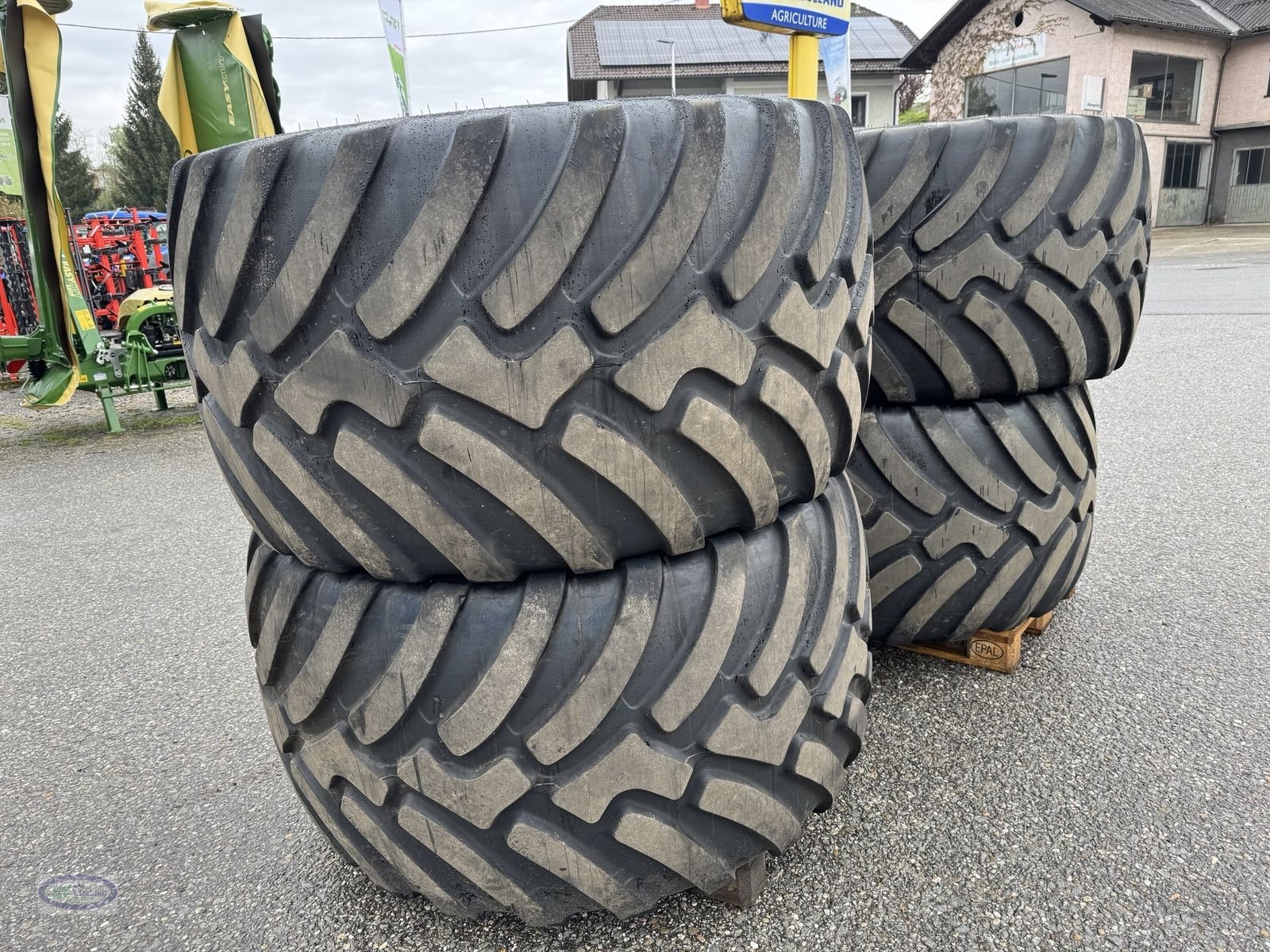 Rad des Typs Alliance 800/45R30.5, Neumaschine in Münzkirchen (Bild 1)