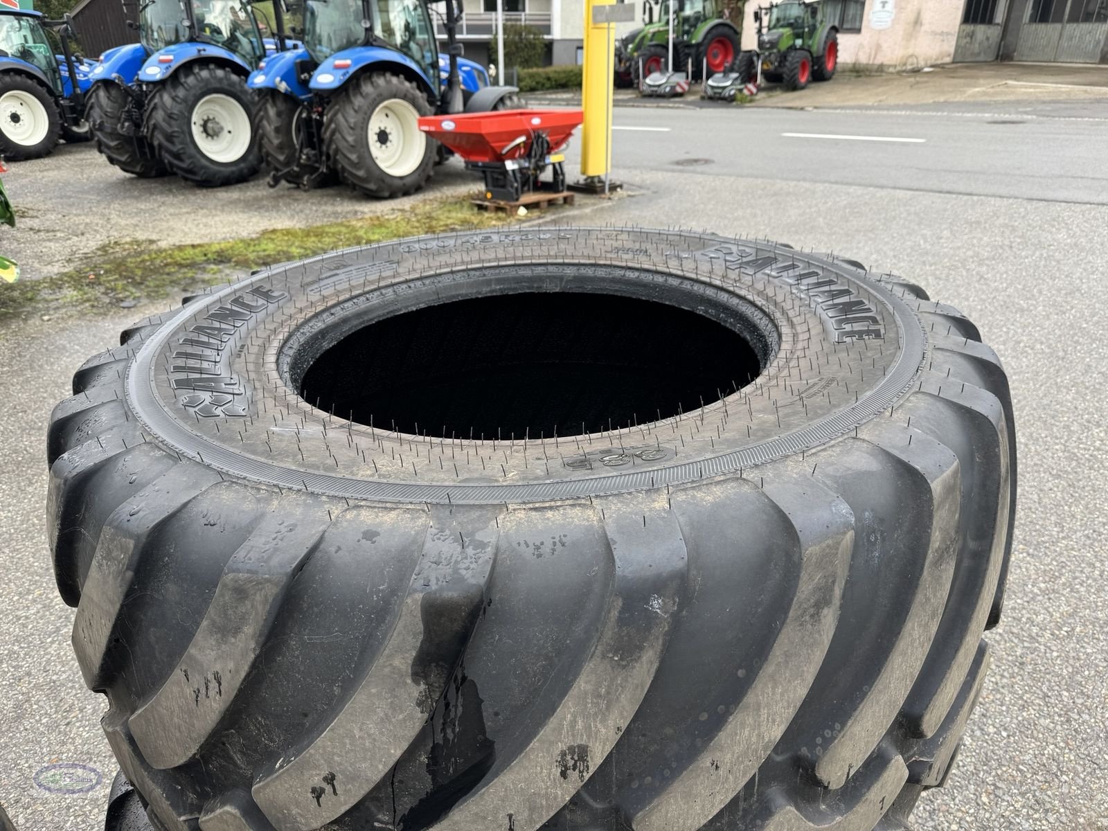 Rad des Typs Alliance 800/45R30.5, Neumaschine in Münzkirchen (Bild 3)