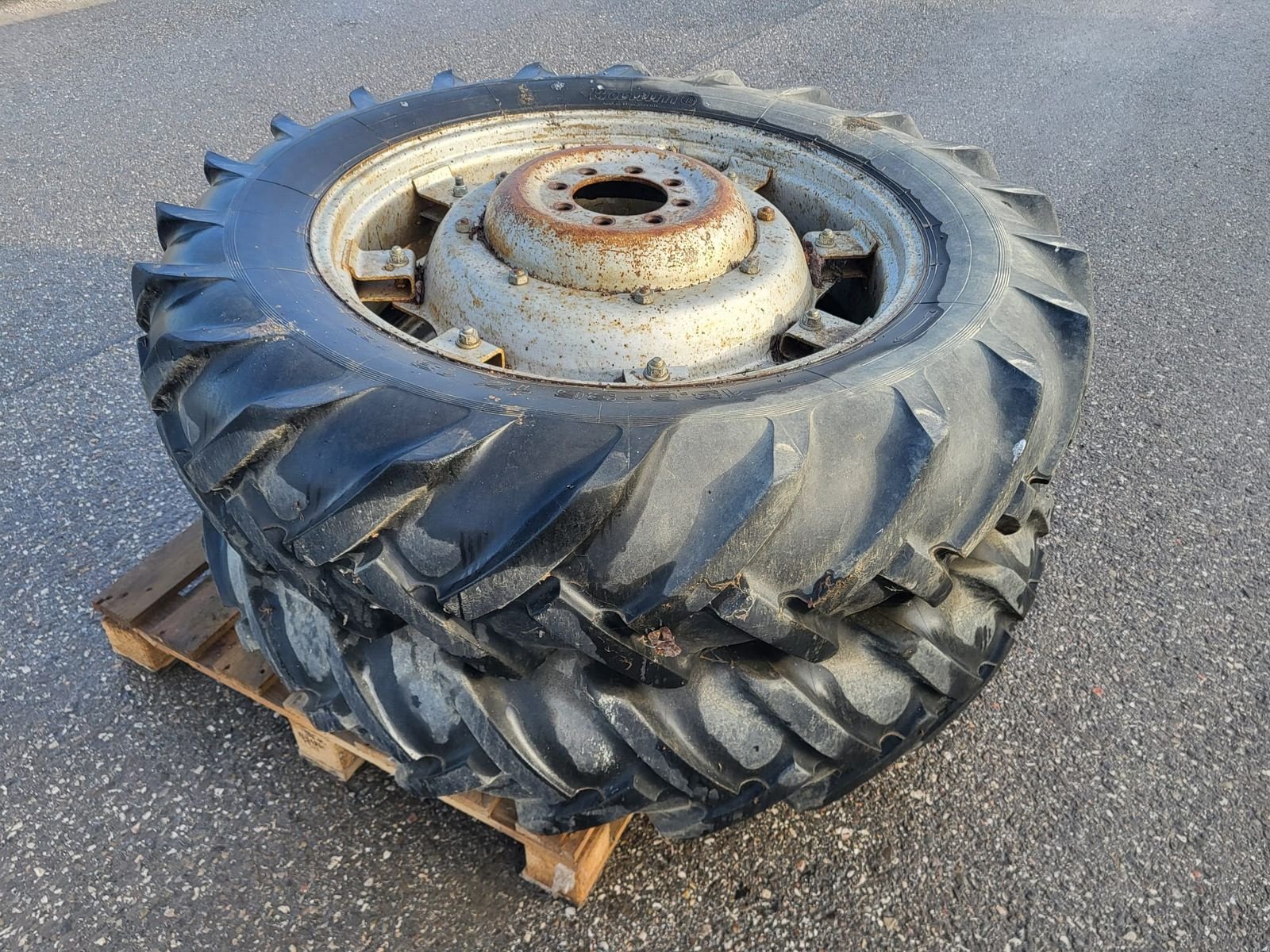 Rad des Typs Barum Barum Pflegereifen mit Felgen 16.6-36, Gebrauchtmaschine in NATTERNBACH (Bild 1)