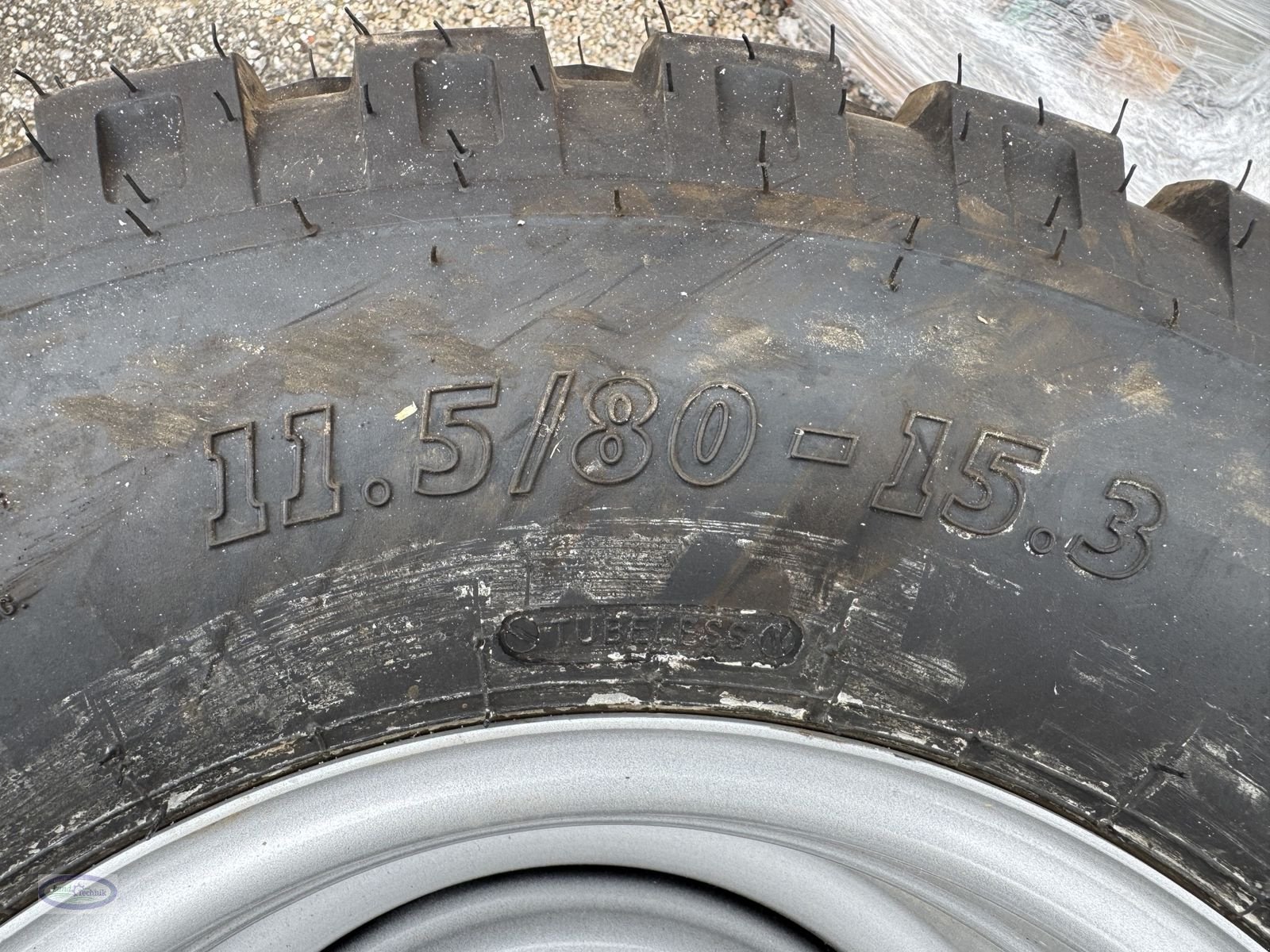 Rad des Typs BKT 11.5/80-15.3, Neumaschine in Münzkirchen (Bild 3)