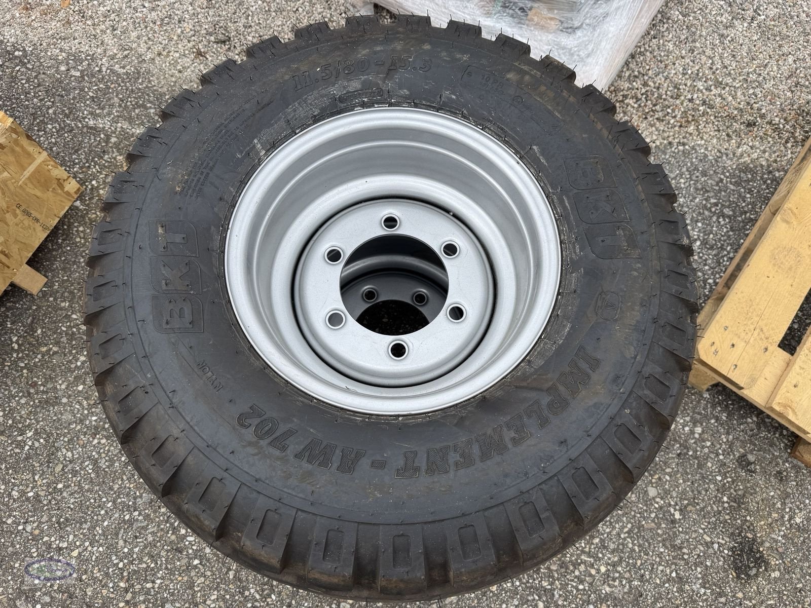 Rad des Typs BKT 11.5/80-15.3, Neumaschine in Münzkirchen (Bild 2)