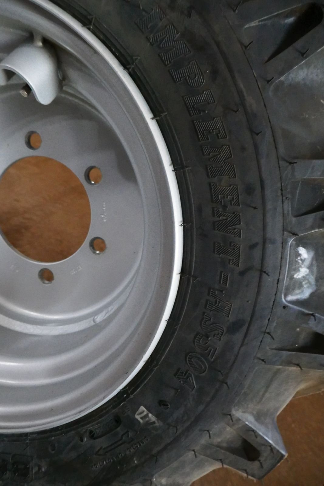 Rad des Typs BKT 15.0/55-17 AS, Gebrauchtmaschine in Villach (Bild 5)