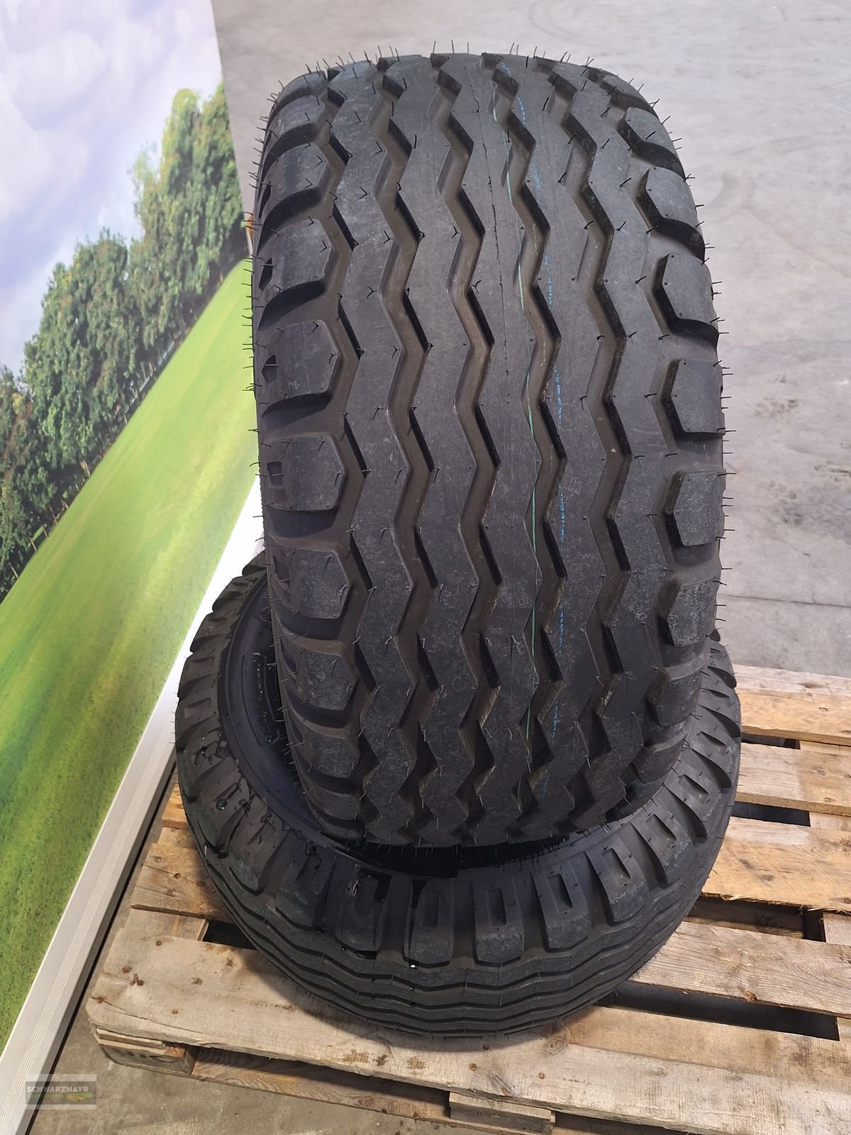 Rad des Typs BKT 15.0/55-17 AW 705, Neumaschine in Aurolzmünster (Bild 3)