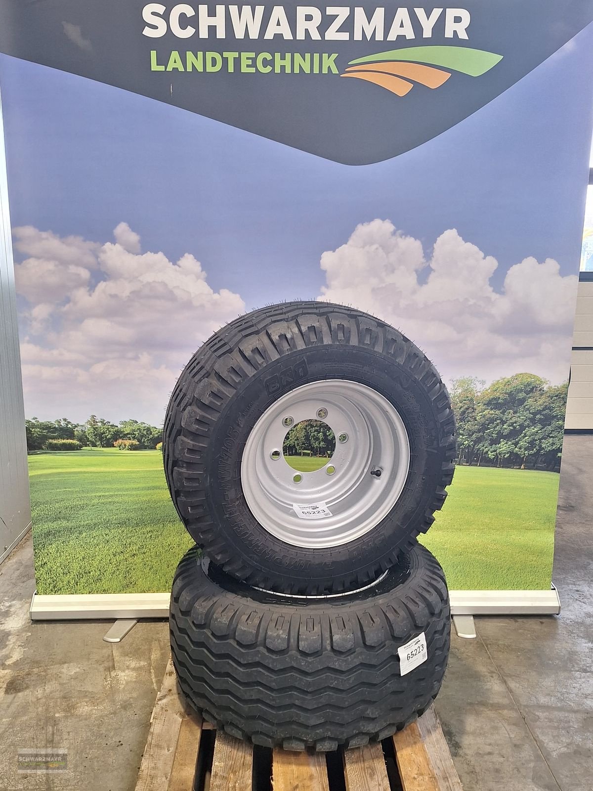 Rad des Typs BKT 15.0/55-17 AW 705, Neumaschine in Aurolzmünster (Bild 1)