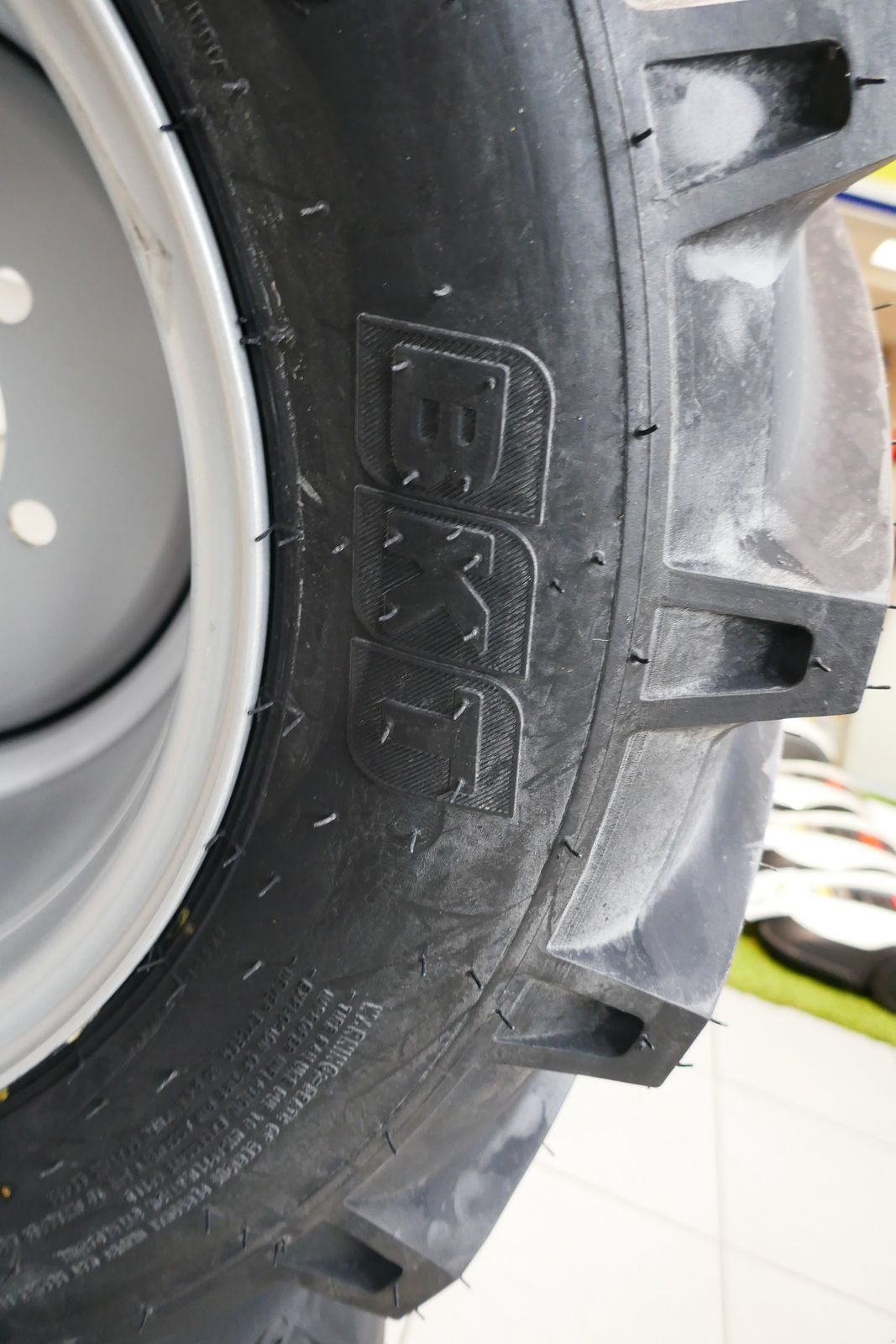 Rad des Typs BKT 19/45-17 AS BKT, Gebrauchtmaschine in Villach (Bild 9)