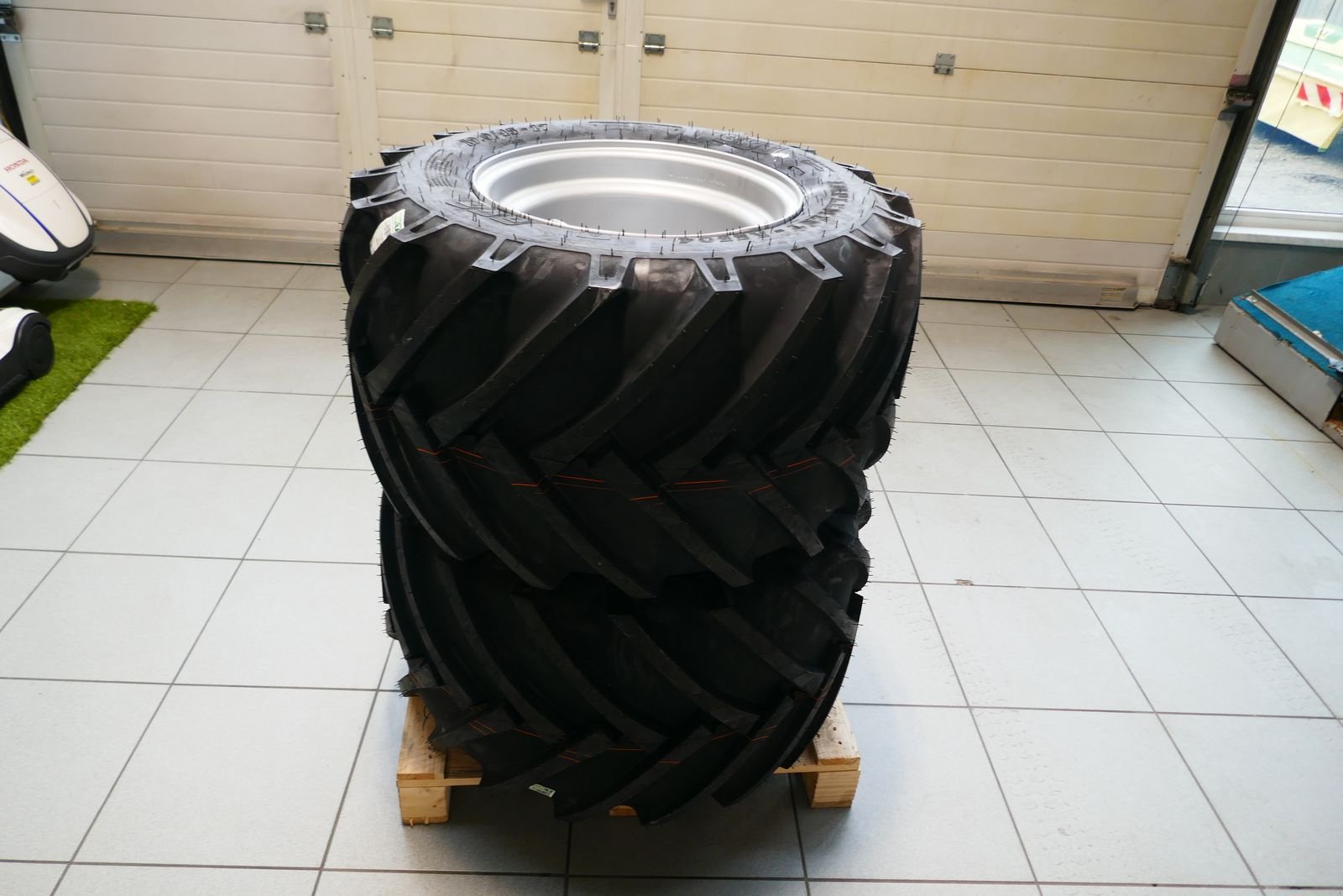 Rad des Typs BKT 19/45-17 AS BKT, Gebrauchtmaschine in Villach (Bild 2)