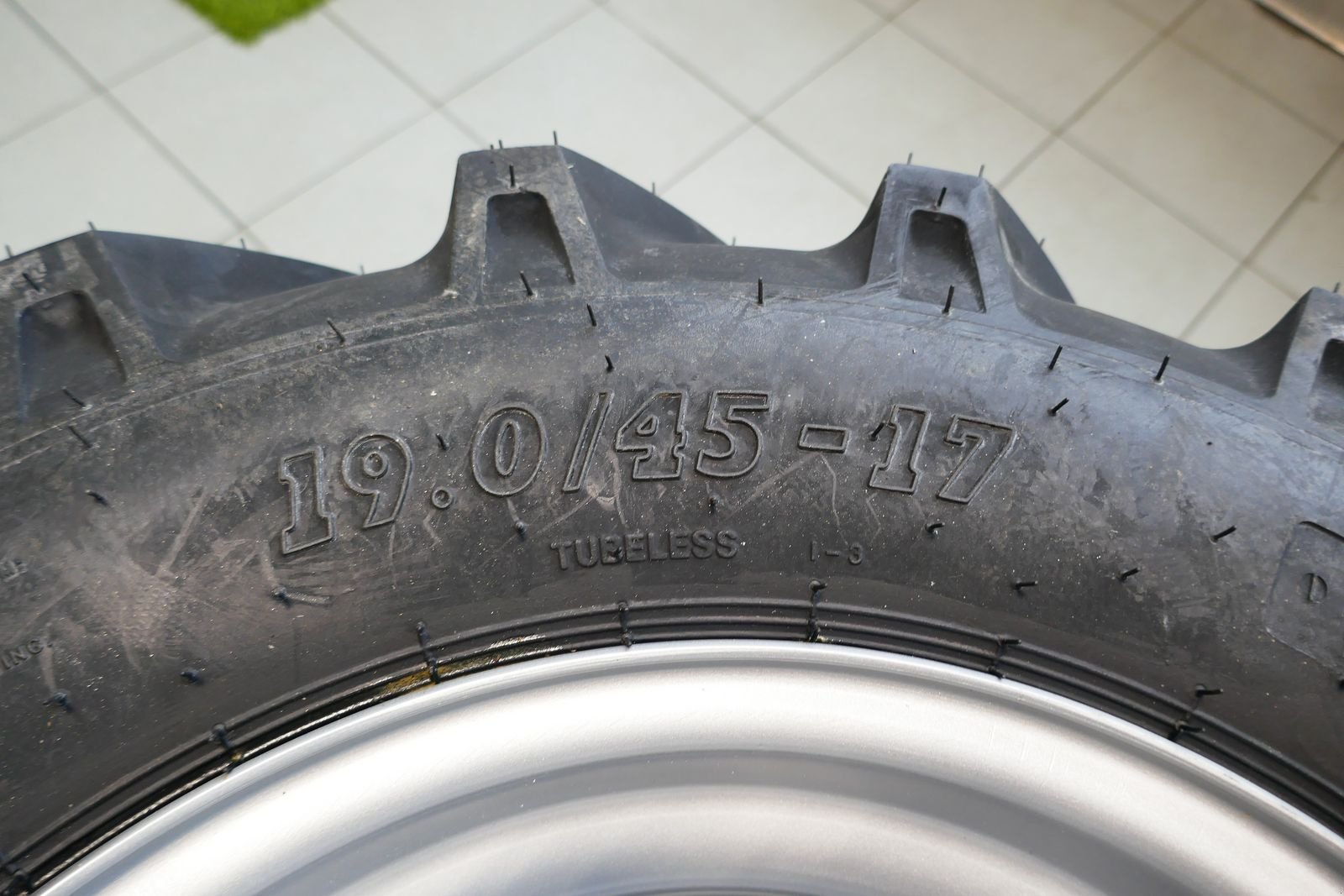 Rad des Typs BKT 19/45-17 AS BKT, Gebrauchtmaschine in Villach (Bild 4)