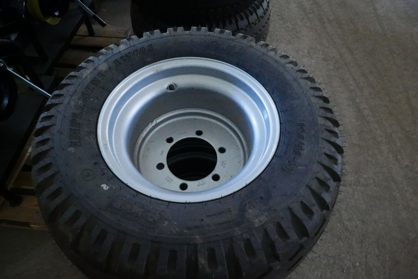 Rad typu BKT 19.0/45-17 Kompletträder, Gebrauchtmaschine v Villach (Obrázek 3)