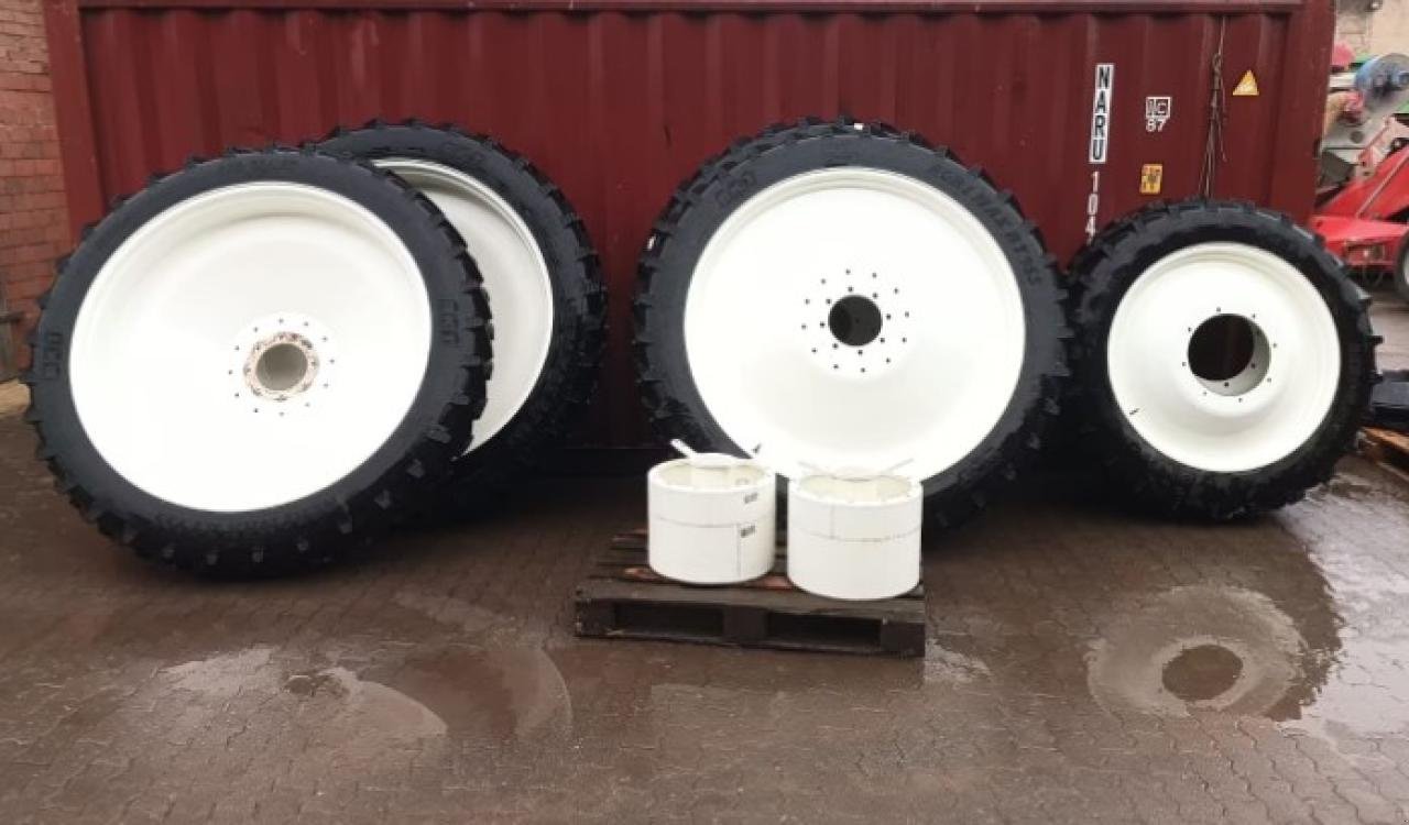 Rad des Typs BKT 270/95 R54    270/95 R38, Gebrauchtmaschine in Könnern (Bild 1)