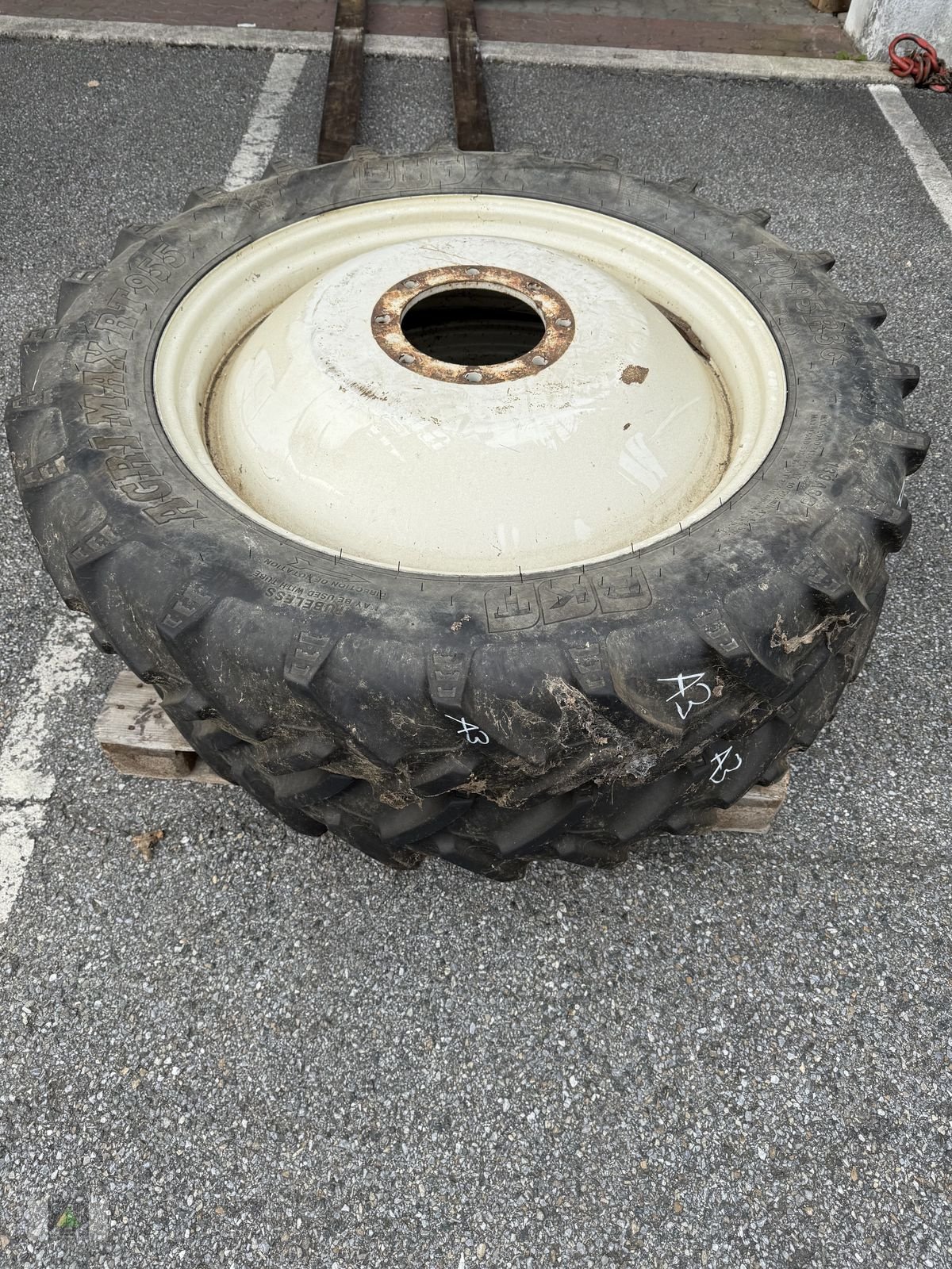 Rad Türe ait BKT 270/95R36  Agrimax RT955  8Loch, Gebrauchtmaschine içinde Markt Hartmannsdorf (resim 4)