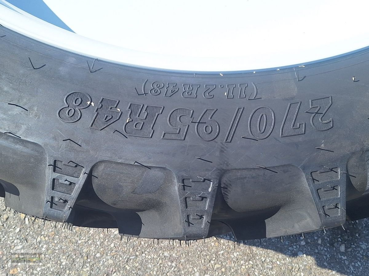 Rad des Typs BKT 270/95R48+270/80R36 Pflegeräder, Neumaschine in Gampern (Bild 17)