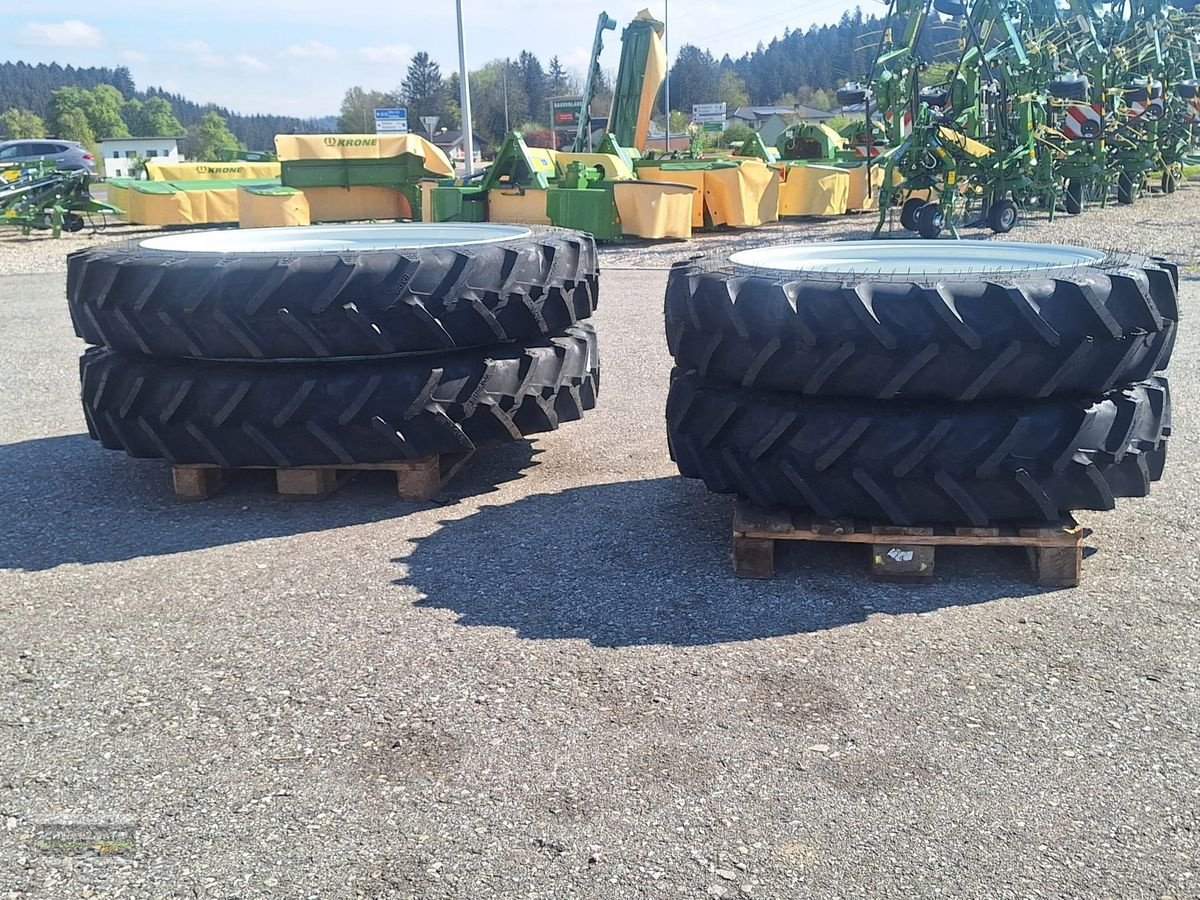 Rad des Typs BKT 270/95R48+270/80R36 Pflegeräder, Neumaschine in Gampern (Bild 8)